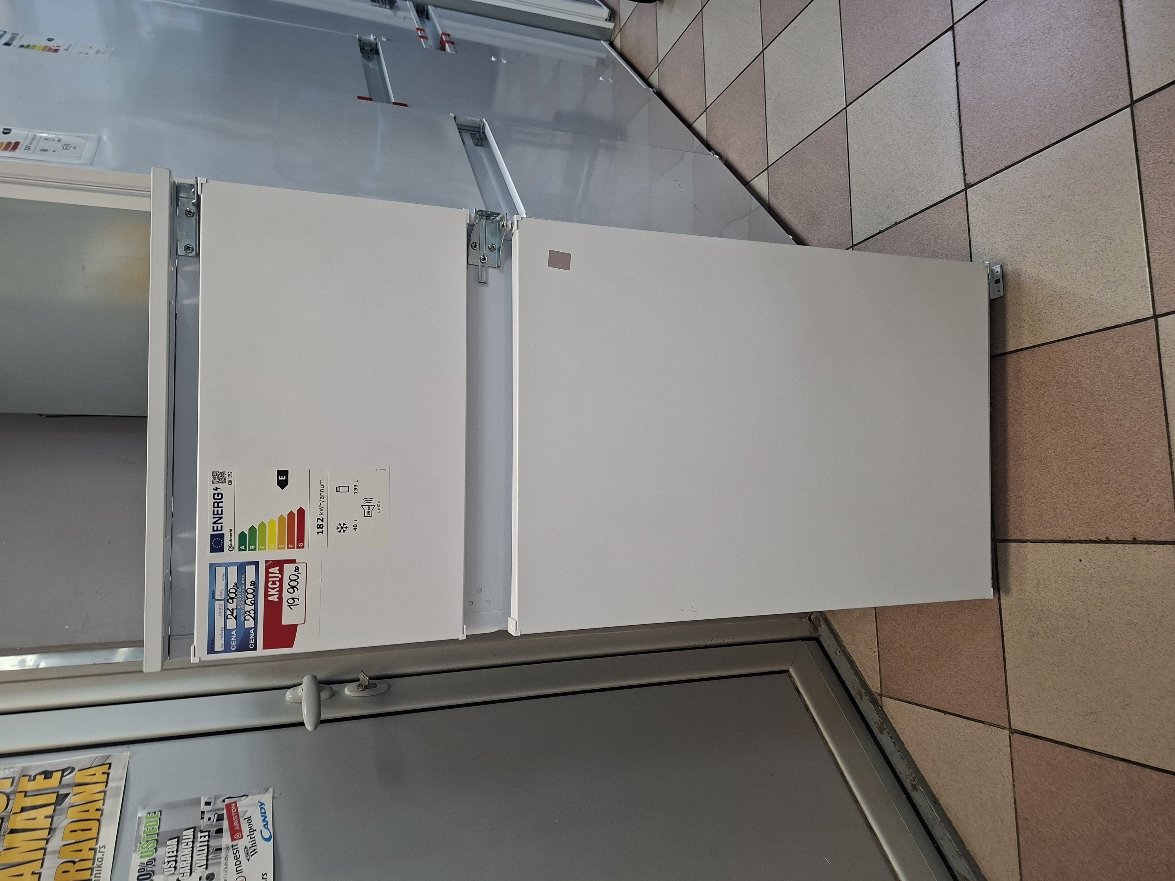 Ugradni Frižider Bauknecht KDI 12S2 , 122 cm.