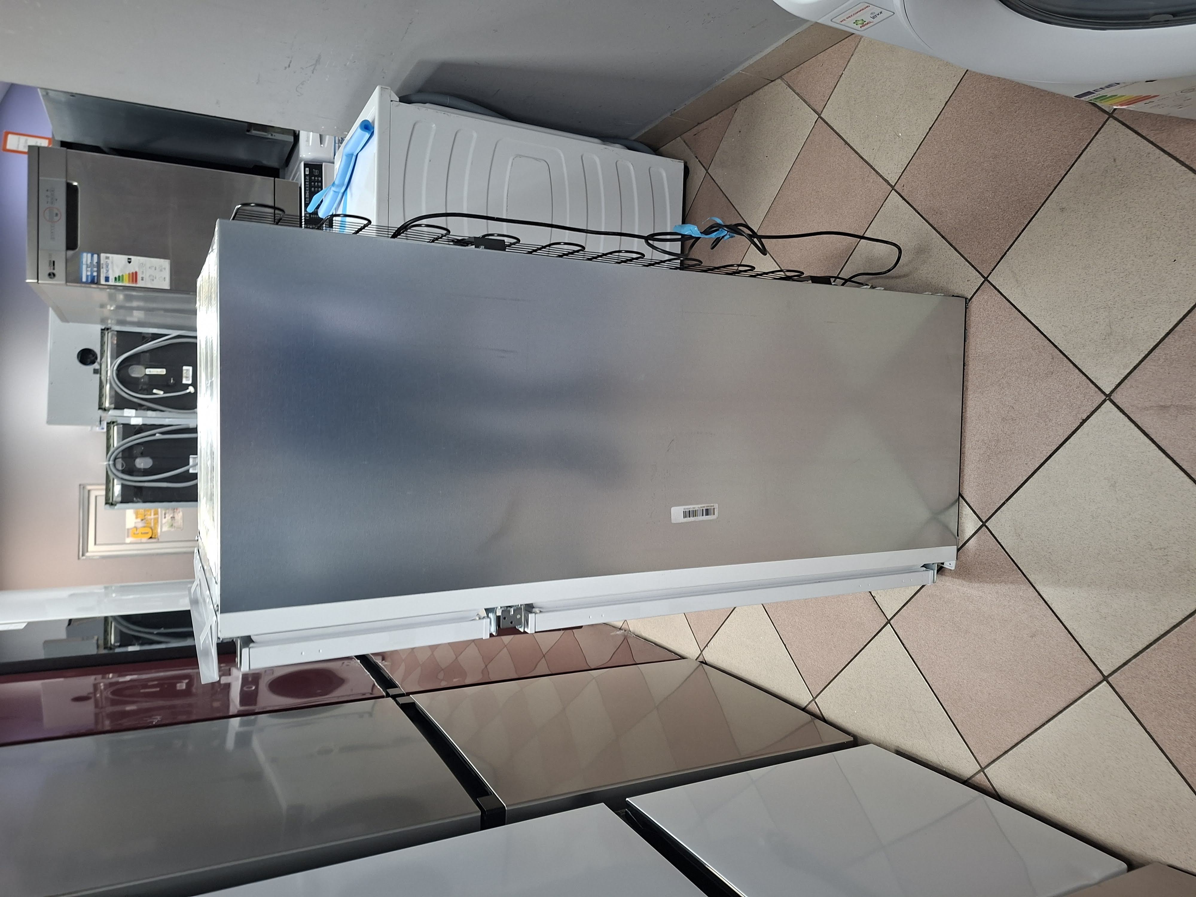 Ugradni Frižider Bauknecht KDI 12S2 , 122 cm.