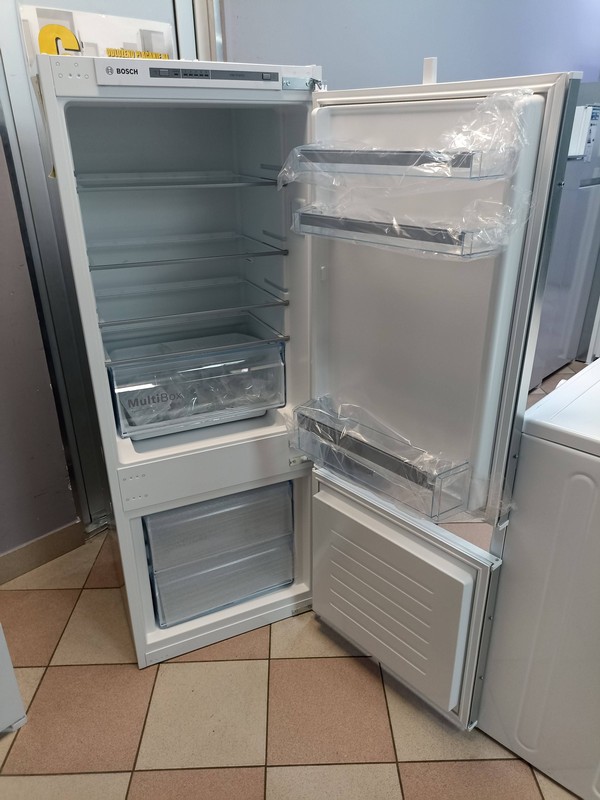 Ugradni frižider Bosch KIV67VSF0, 145cm