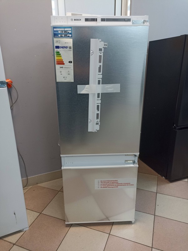 Ugradni frižider Bosch KIV67VSF0, 145cm