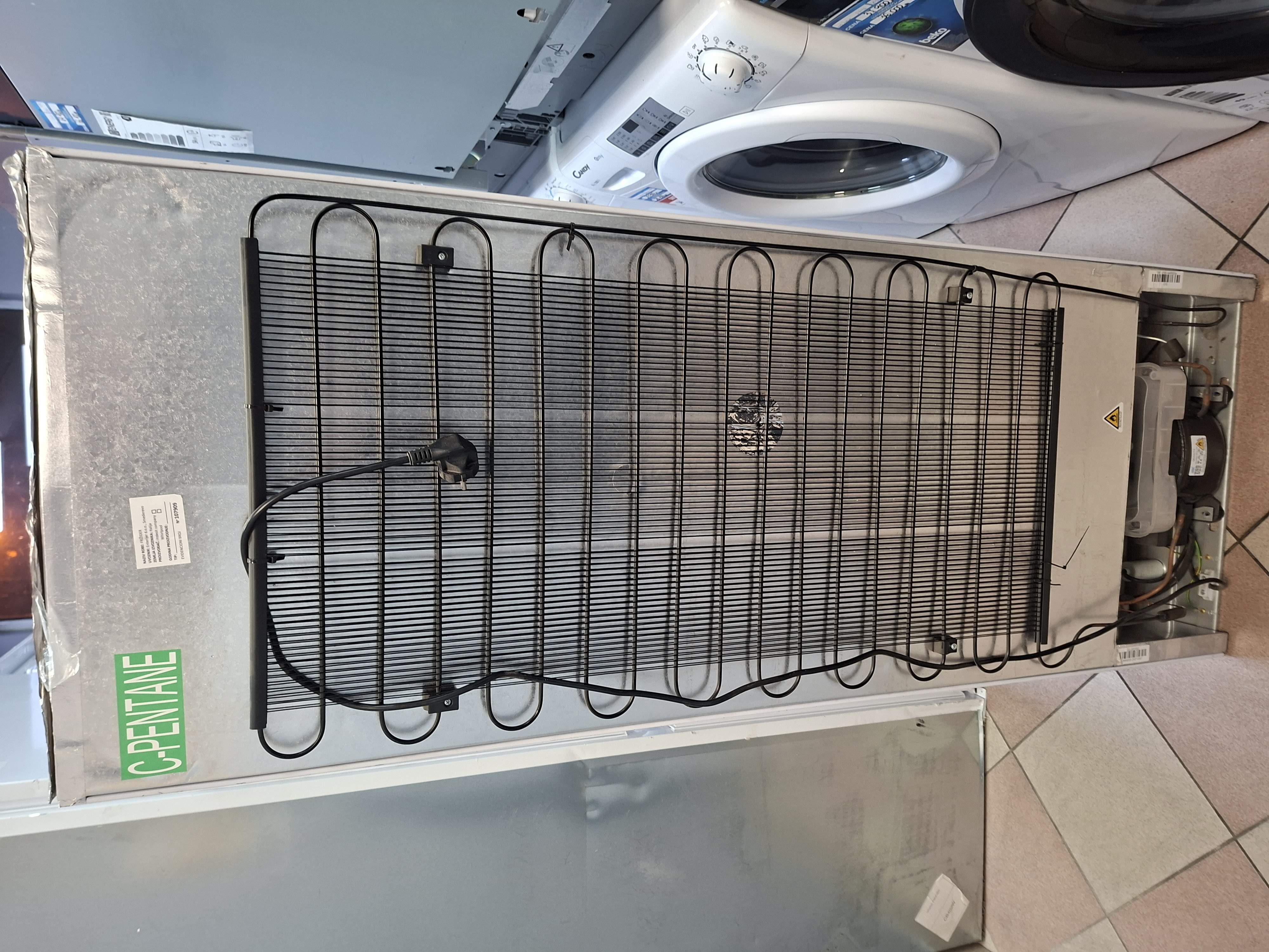 Ugradni Frižider Candy CELDP2450, 144 cm.