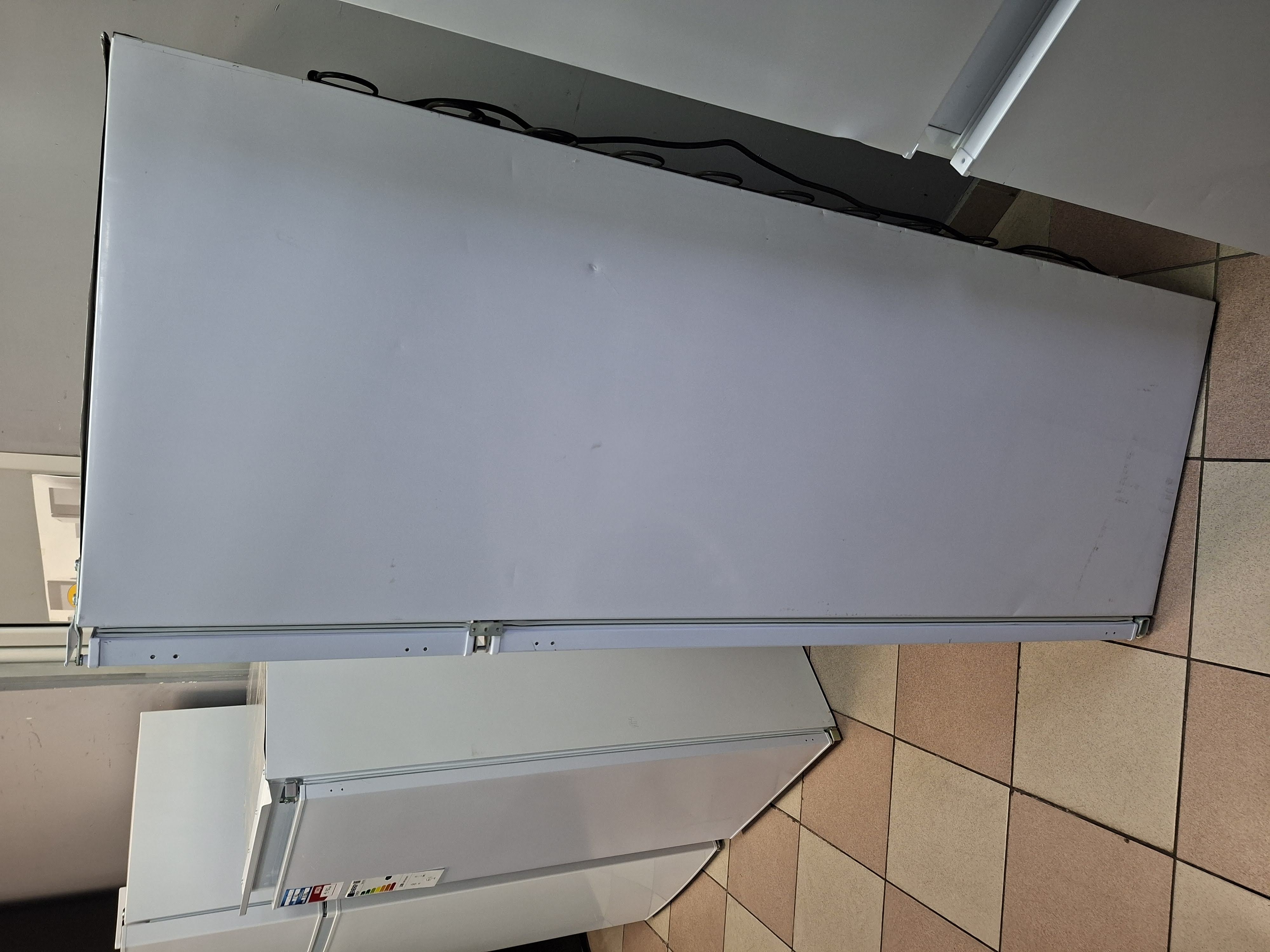 Ugradni Frižider Candy CELDP2450, 144 cm.