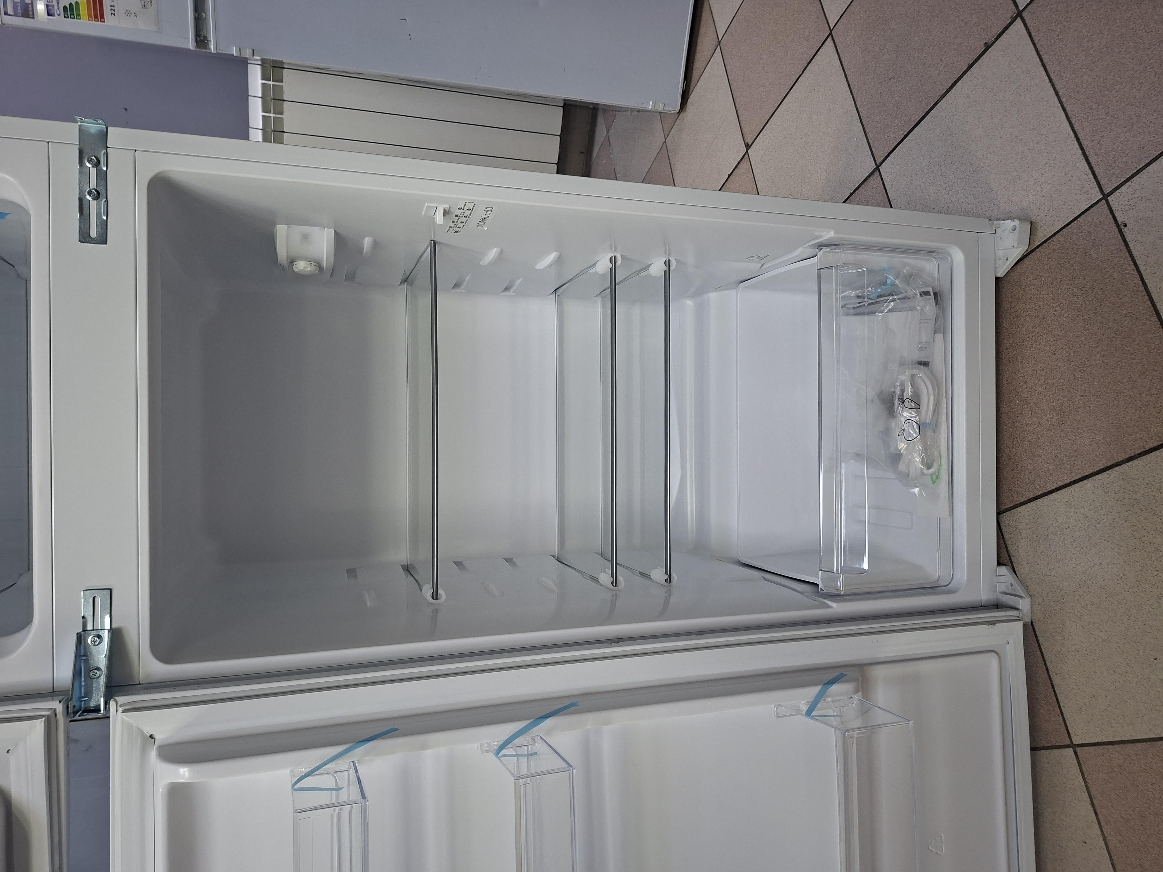 Ugradni frižider Candy CFBD 2450/2ESH , 144cm