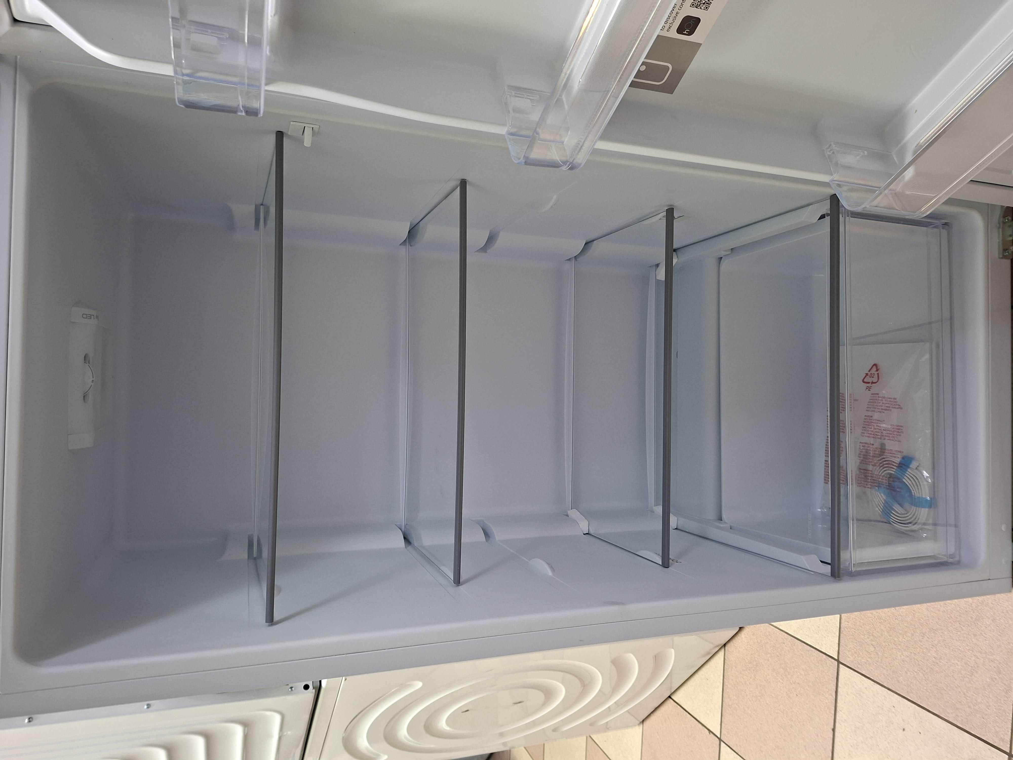 Ugradni frižider Candy CIL 220 EE/N, 122 cm