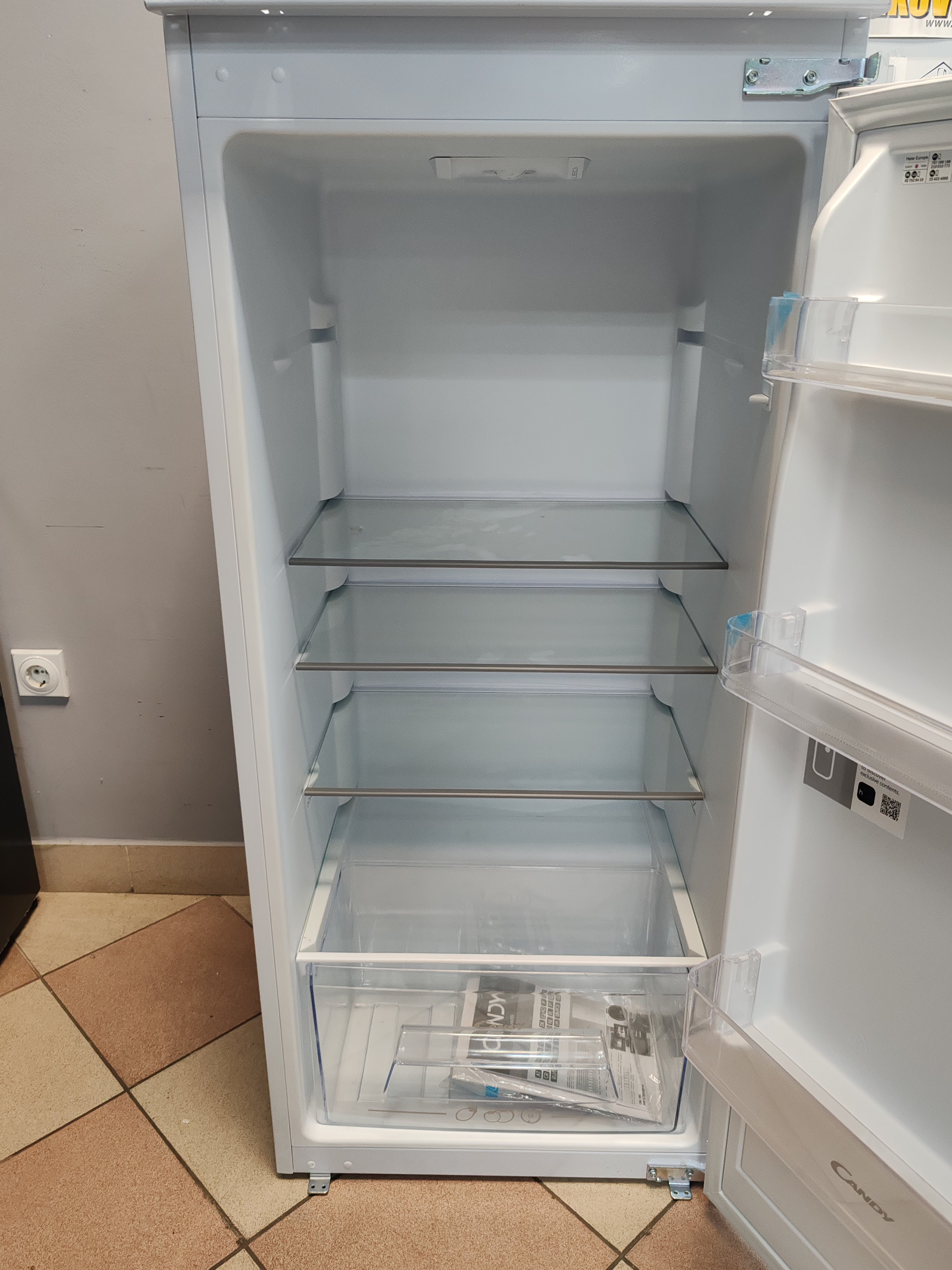 Ugradni frižider Candy CML12EI, 122 cm