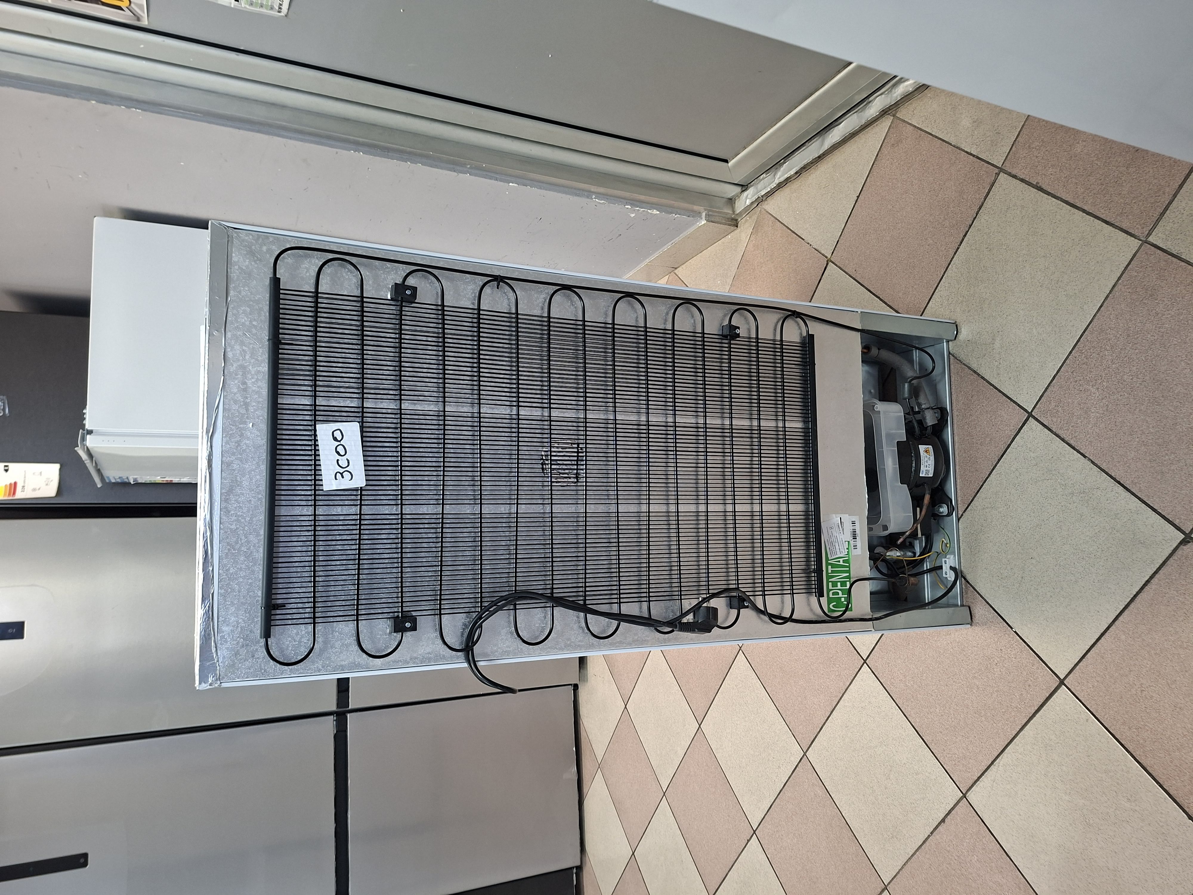 Ugradni frižider Candy CML12EI, 122 cm