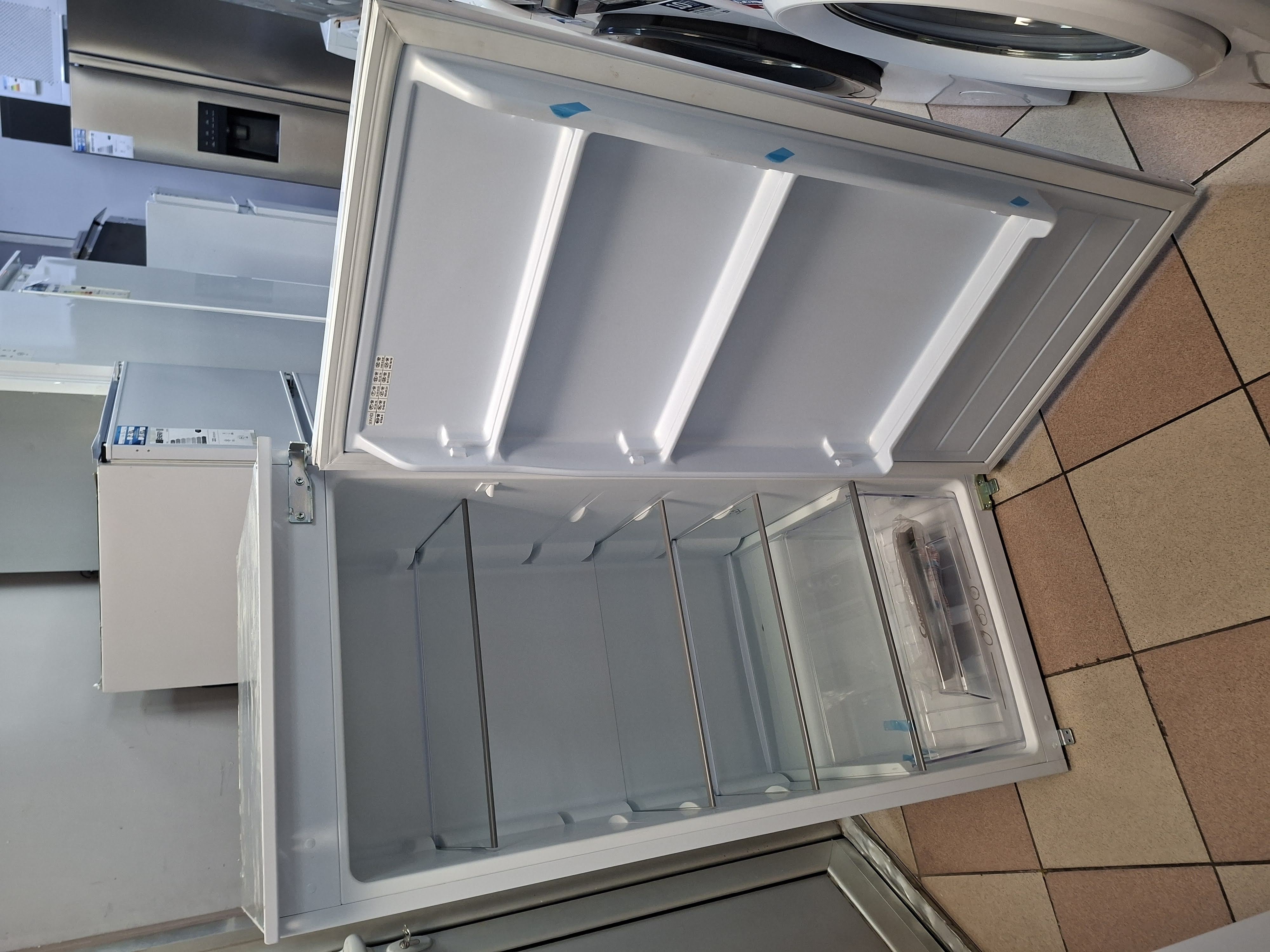 Ugradni frižider Candy CML12EI, 122 cm
