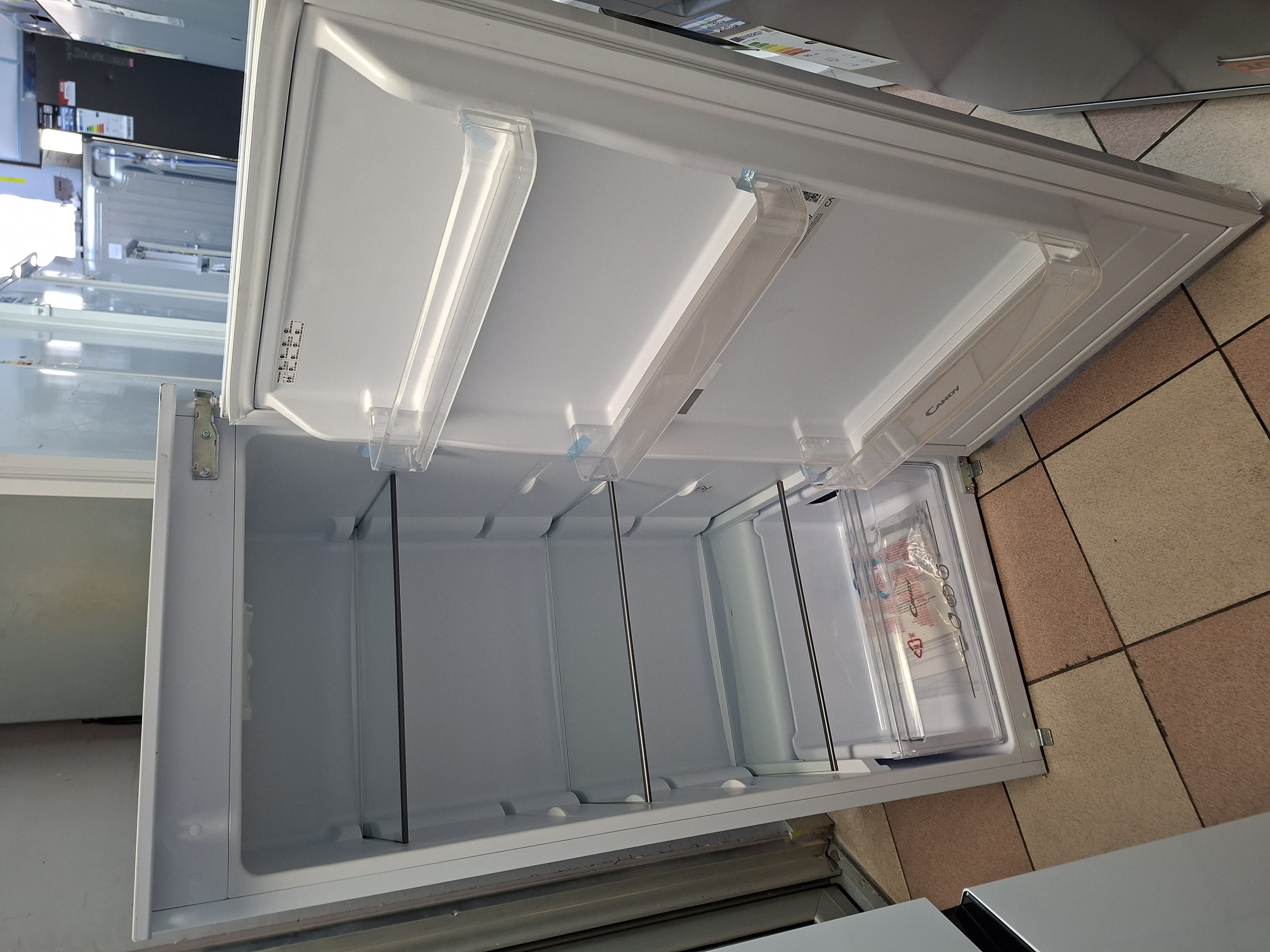 Ugradni frižider Candy CML12EI , 122 cm