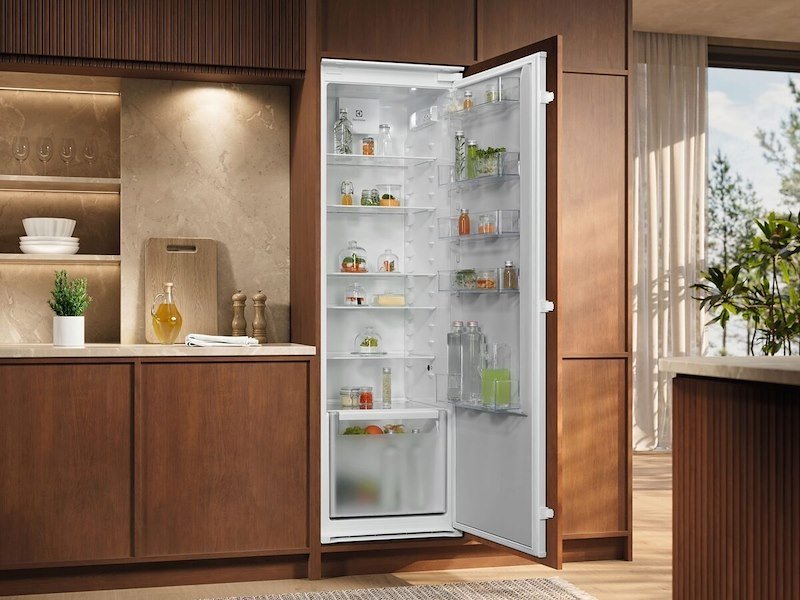 Ugradni Frižider Electrolux ERD6DE18S4 , 177cm.