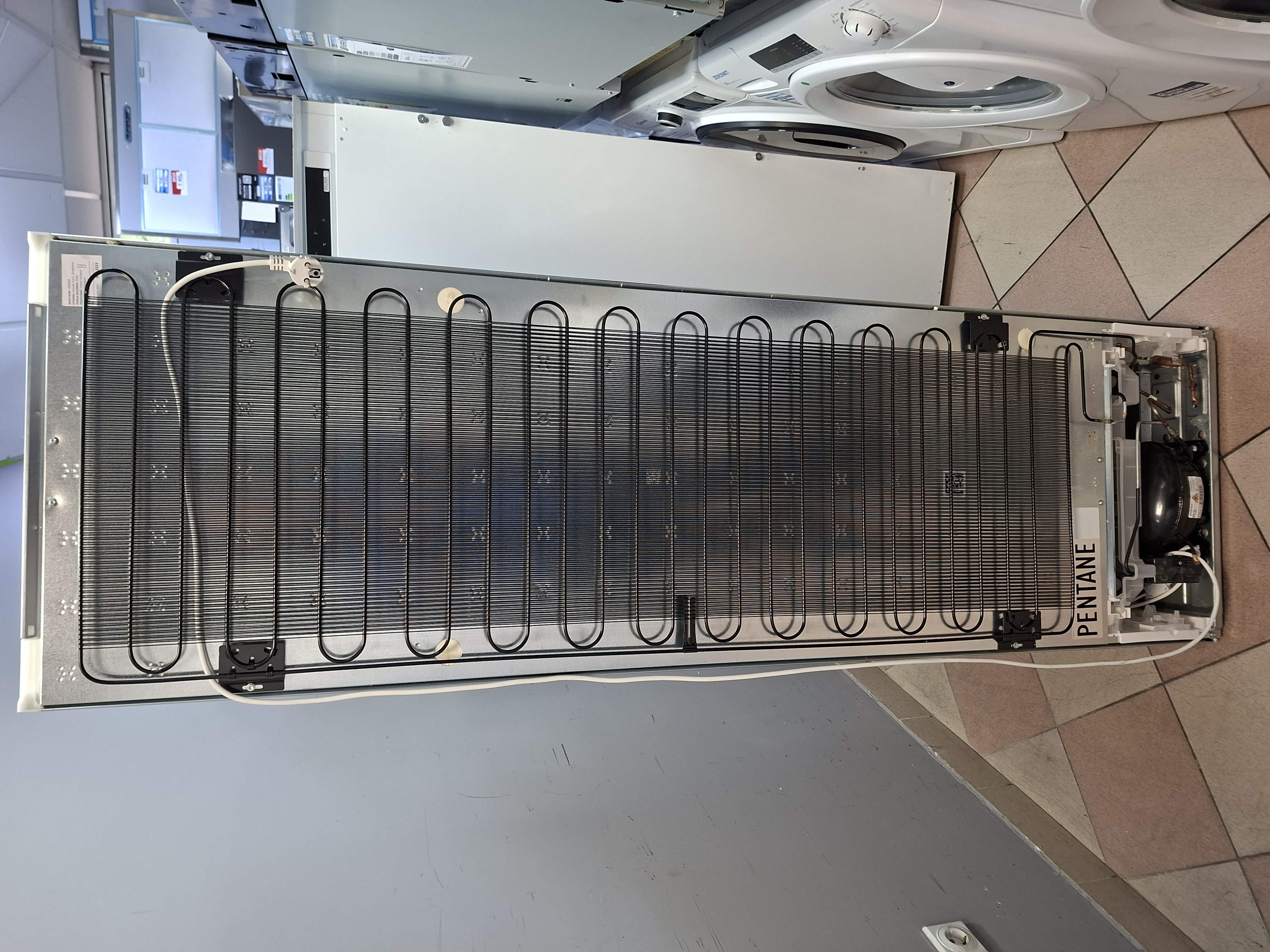 Ugradni Frižider Electrolux ERD6DE18S4 , 177cm.