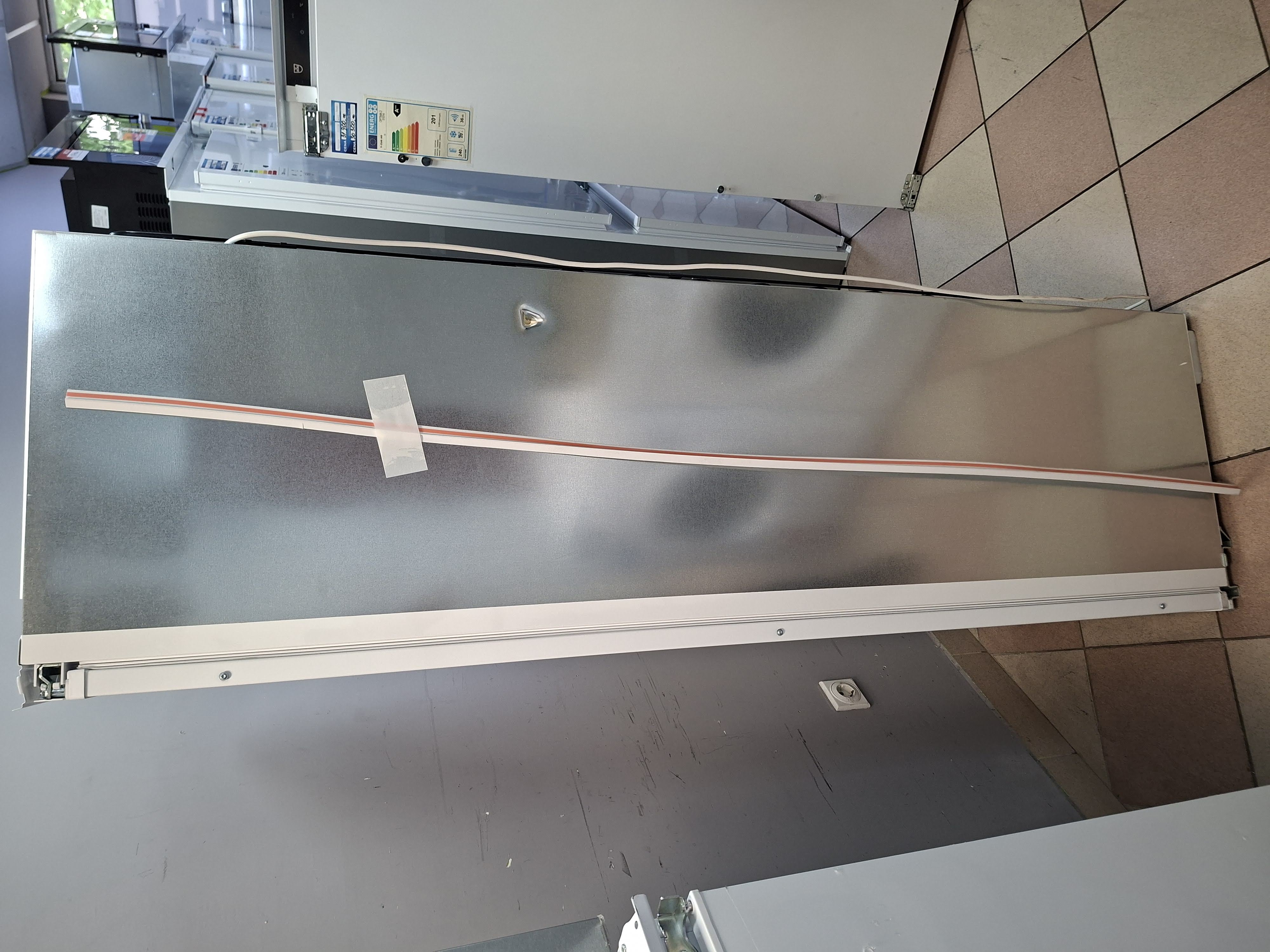 Ugradni Frižider Electrolux ERD6DE18S4 , 177cm.