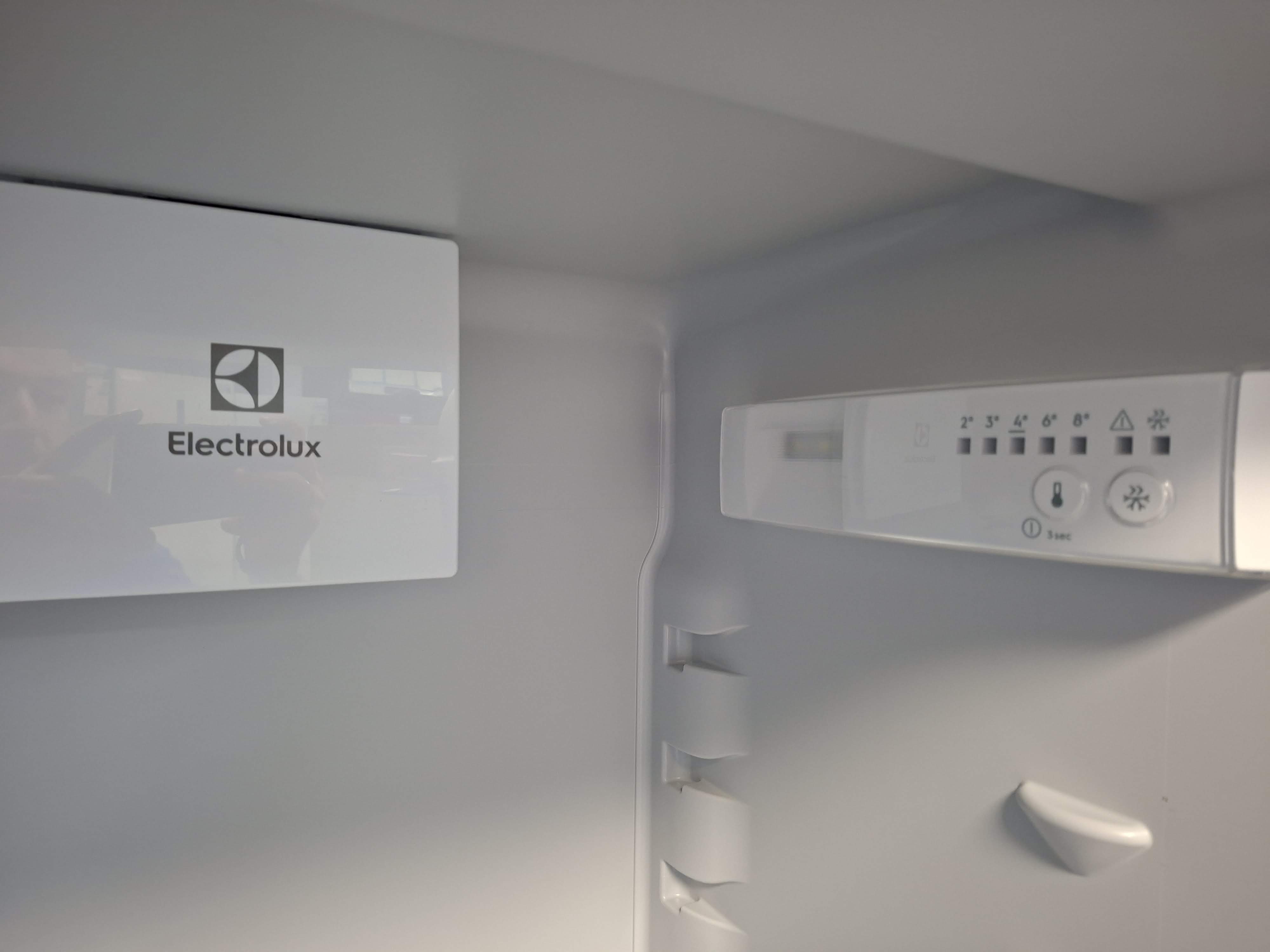 Ugradni Frižider Electrolux ERD6DE18S4 , 177cm.