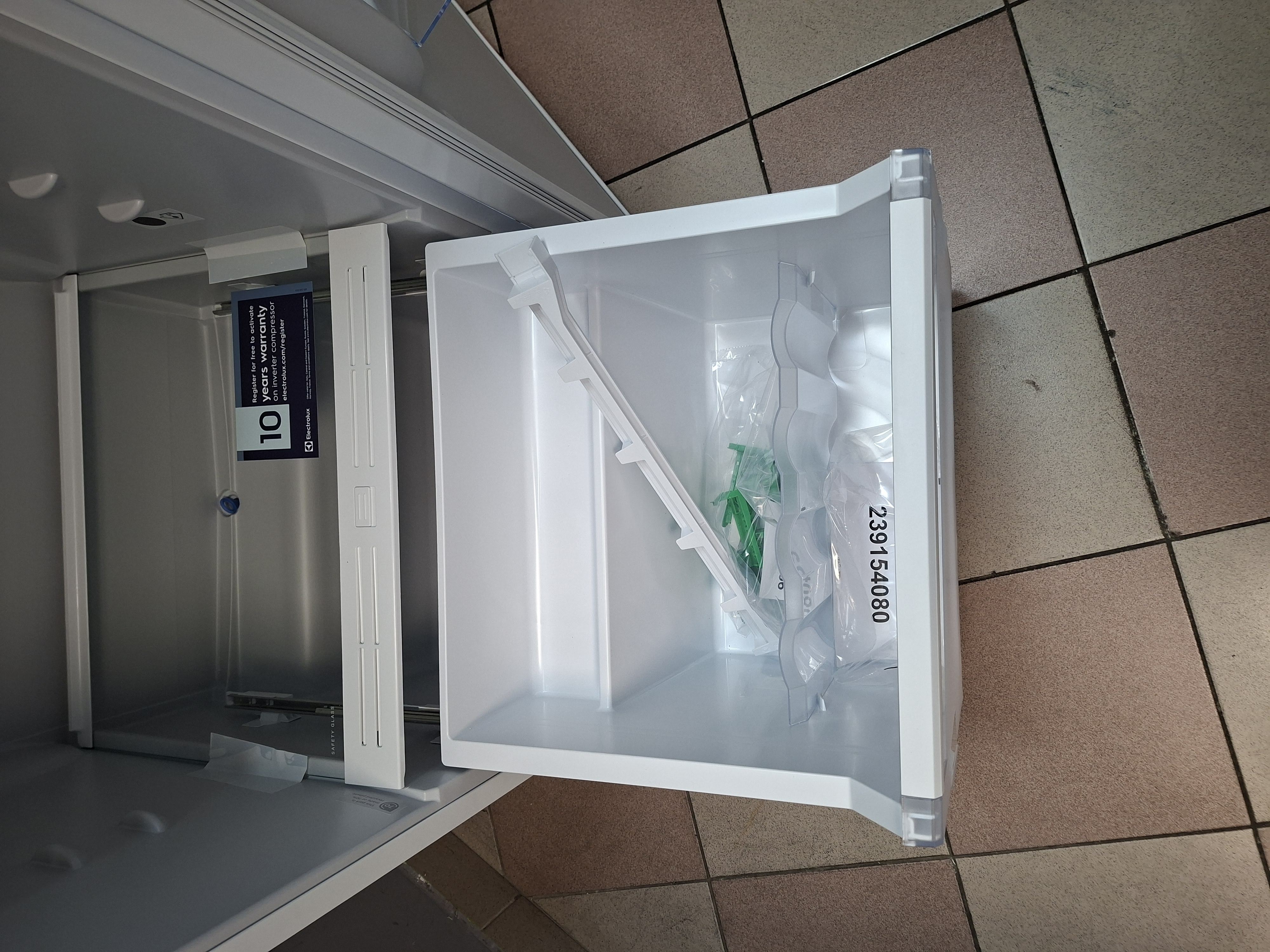 Ugradni Frižider Electrolux ERD6DE18S4 , 177cm.