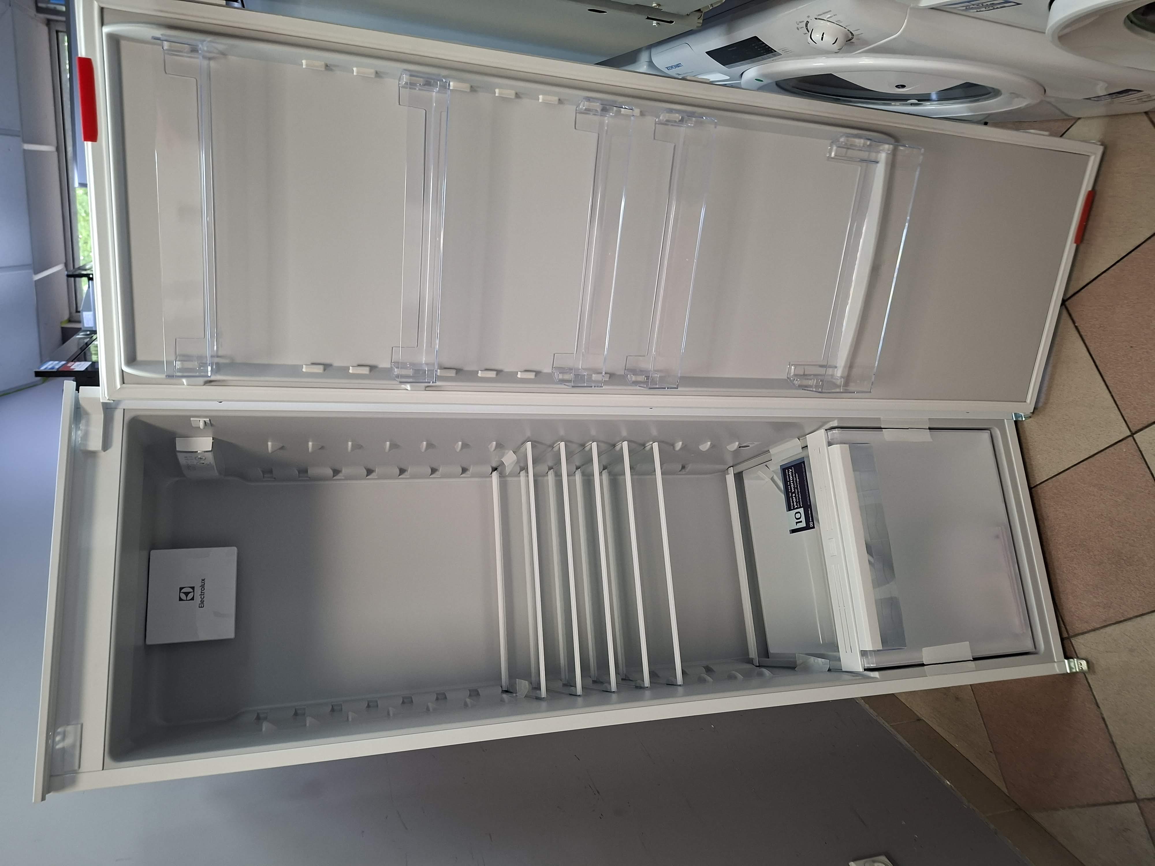 Ugradni Frižider Electrolux ERD6DE18S4 , 177cm.