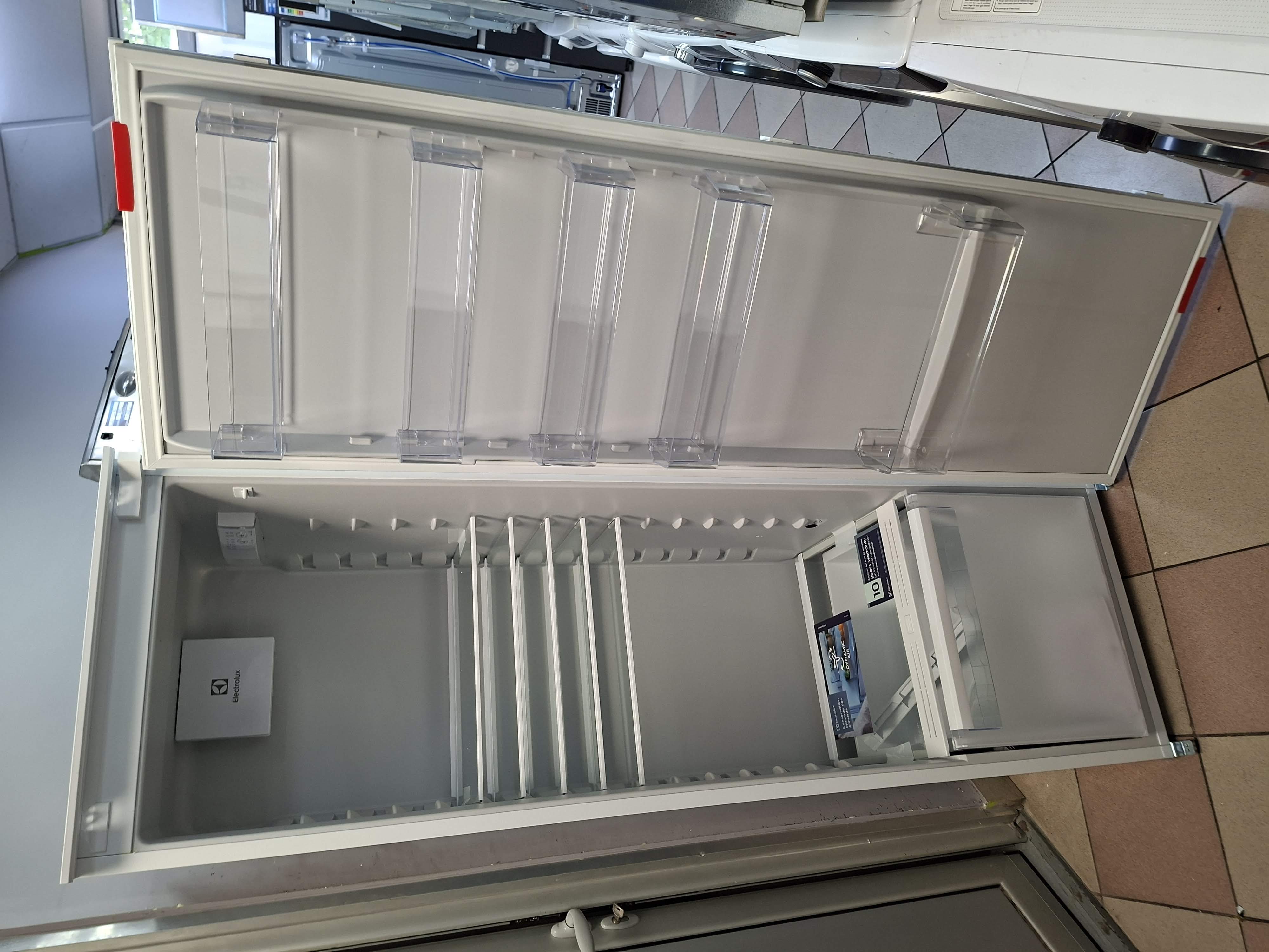 Ugradni Frižider Electrolux ERD6DE18S4 , 177cm.
