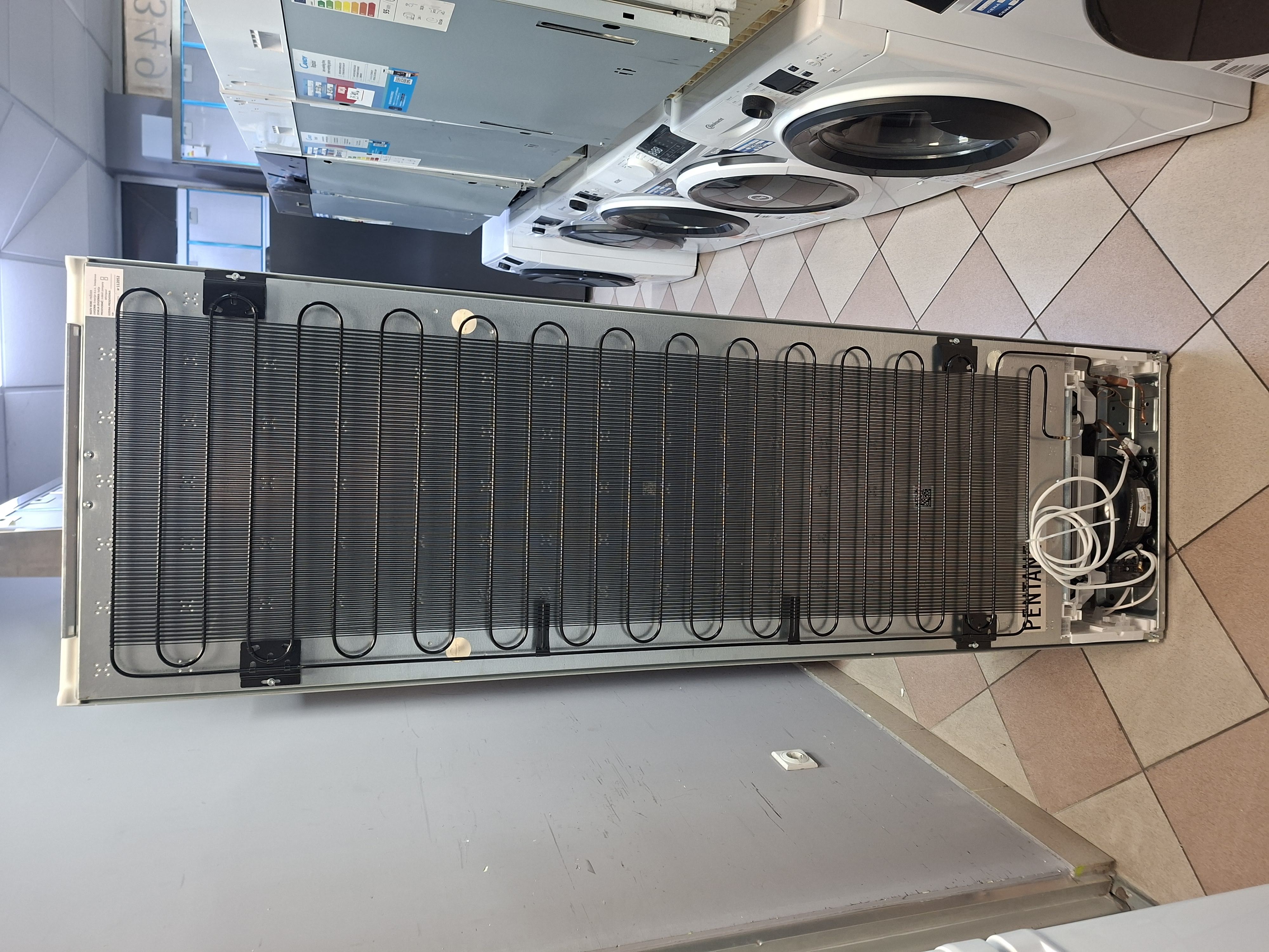 Ugradni Frižider Electrolux KRD6DE18S1 , 177cm.