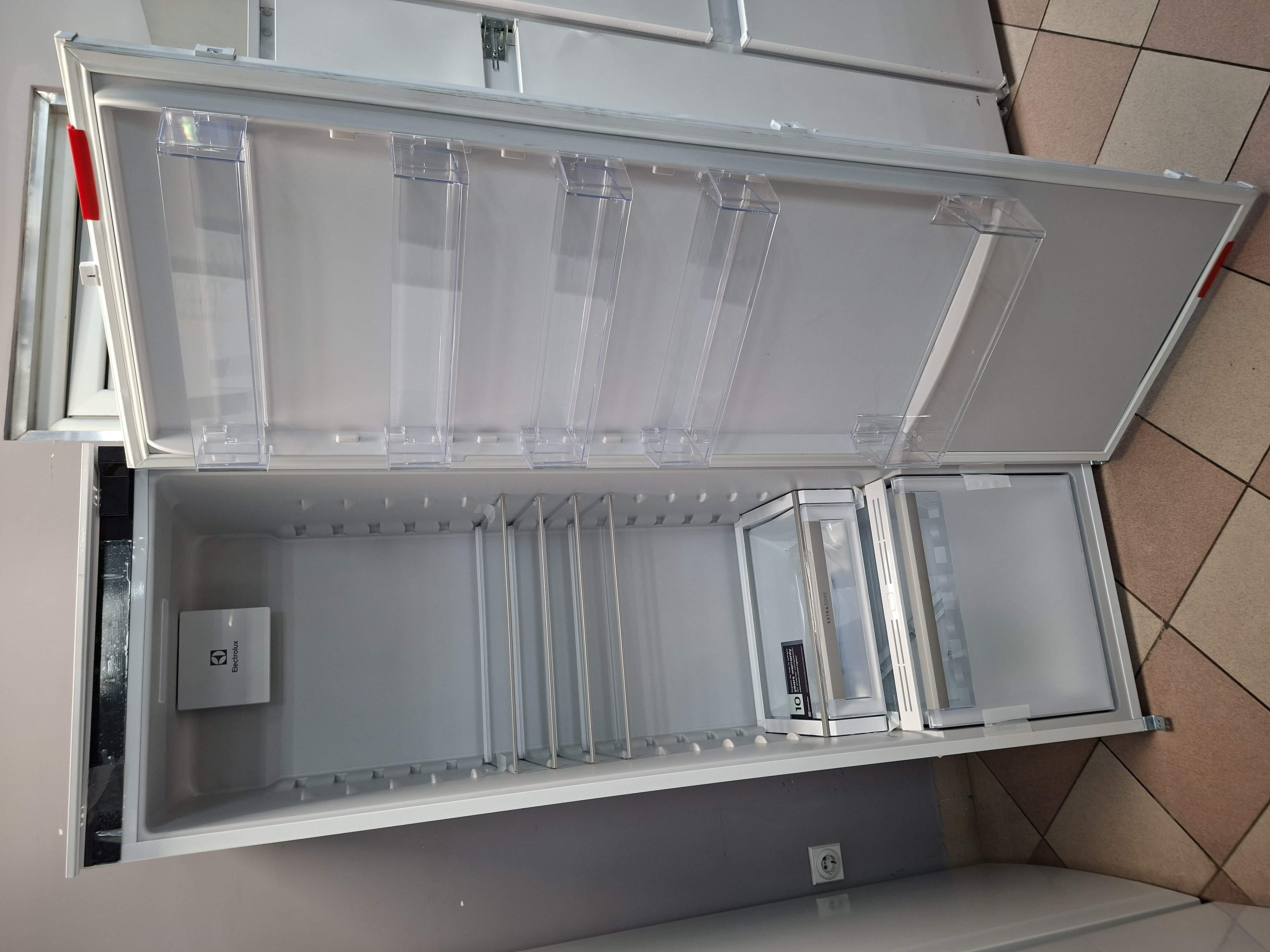 Ugradni Frižider Electrolux KRD6DE18S1 , 177cm.