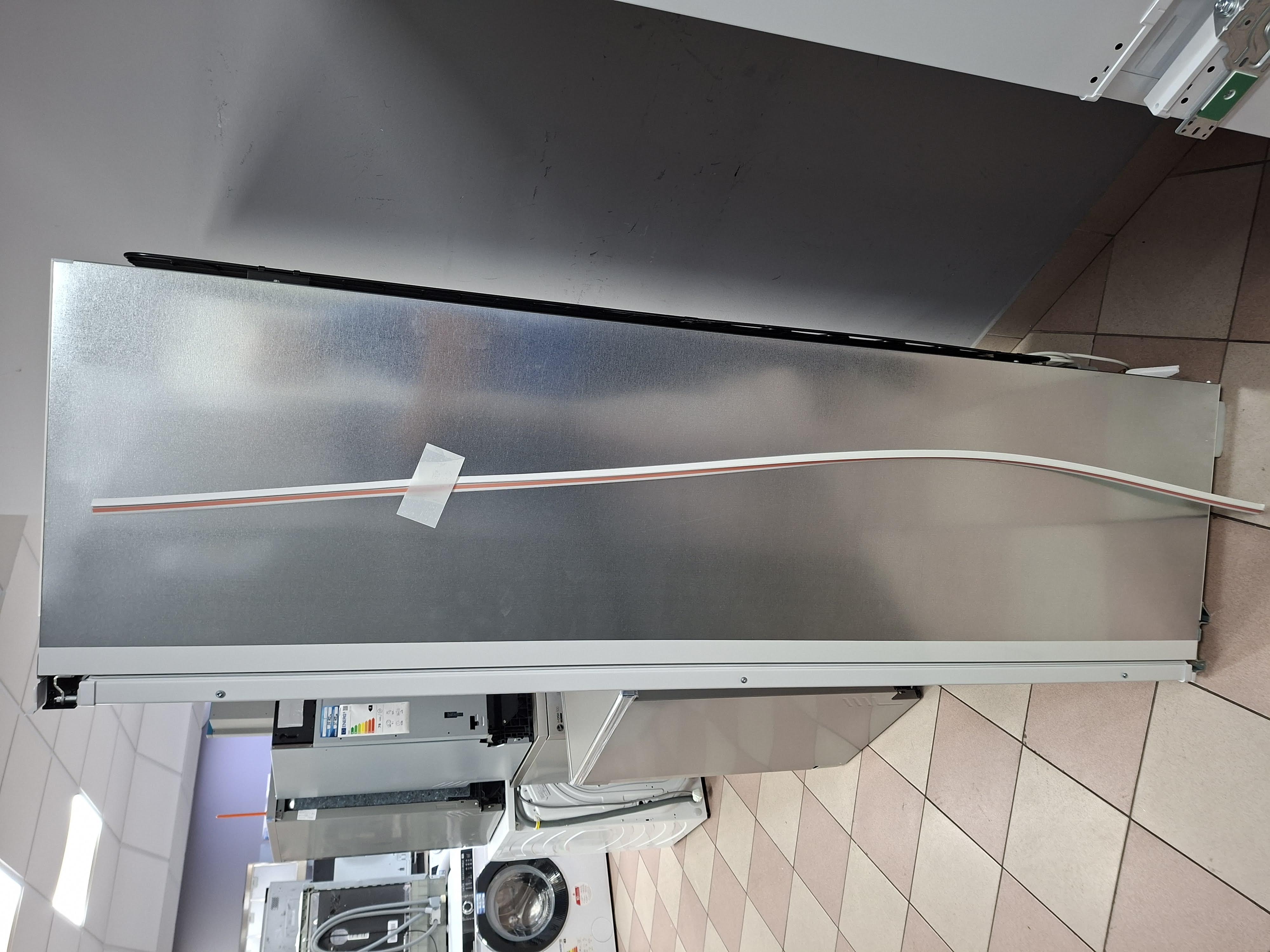Ugradni Frižider Electrolux KRD6DE18S1 , 177cm.
