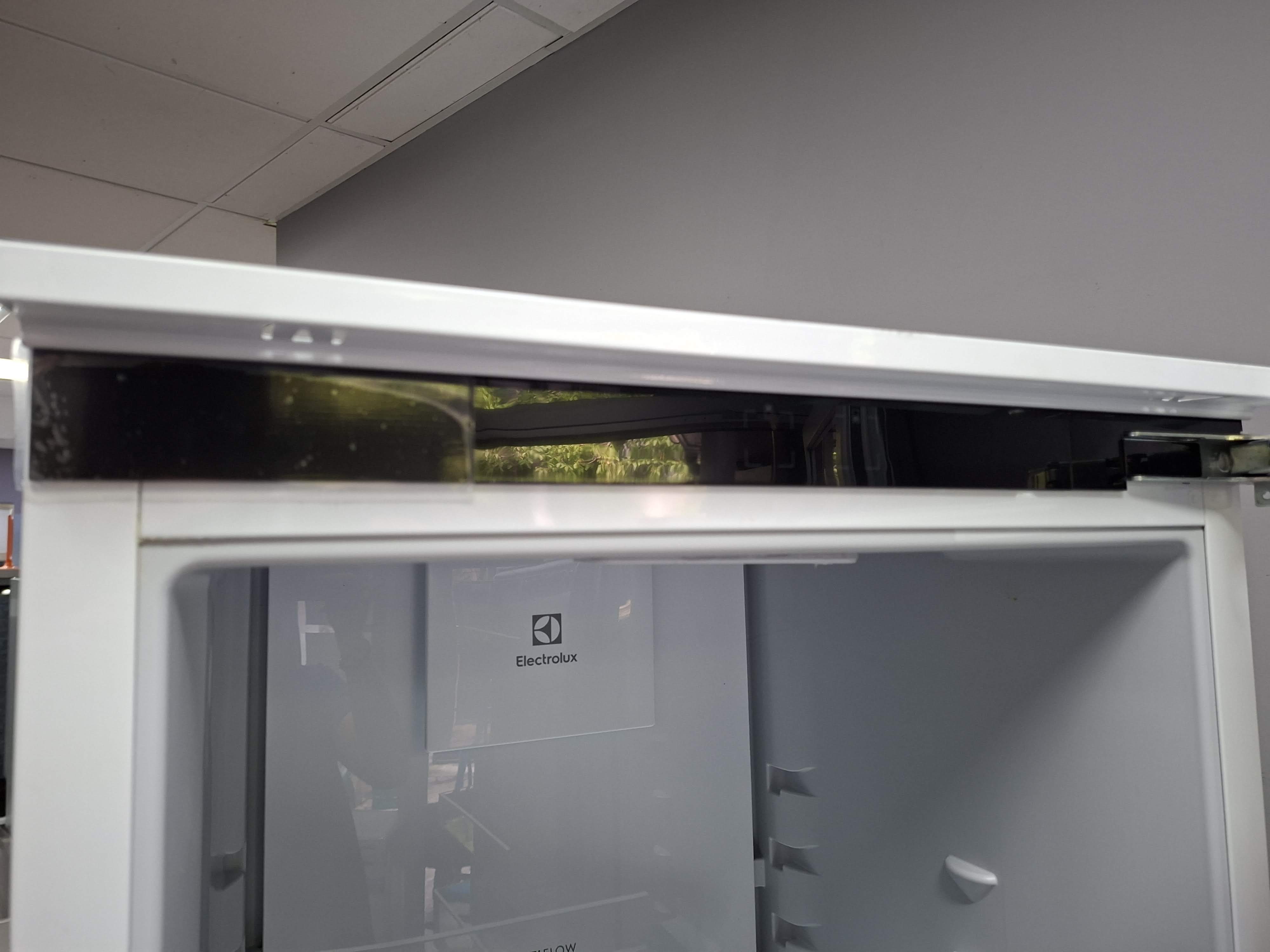 Ugradni Frižider Electrolux LNG7M118R8  , 177 cm.