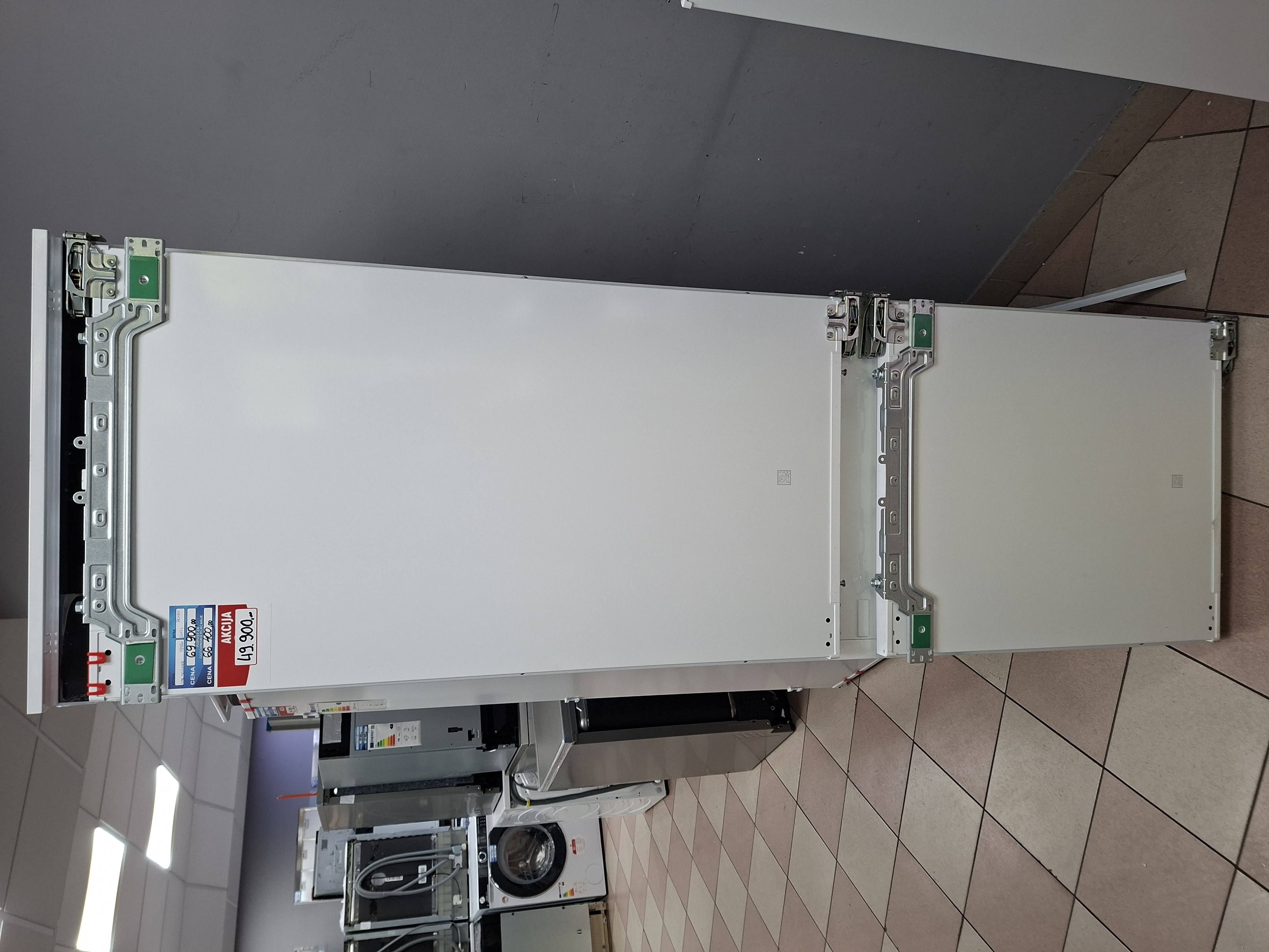 Ugradni Frižider Electrolux LNG7M118R8  , 177 cm.