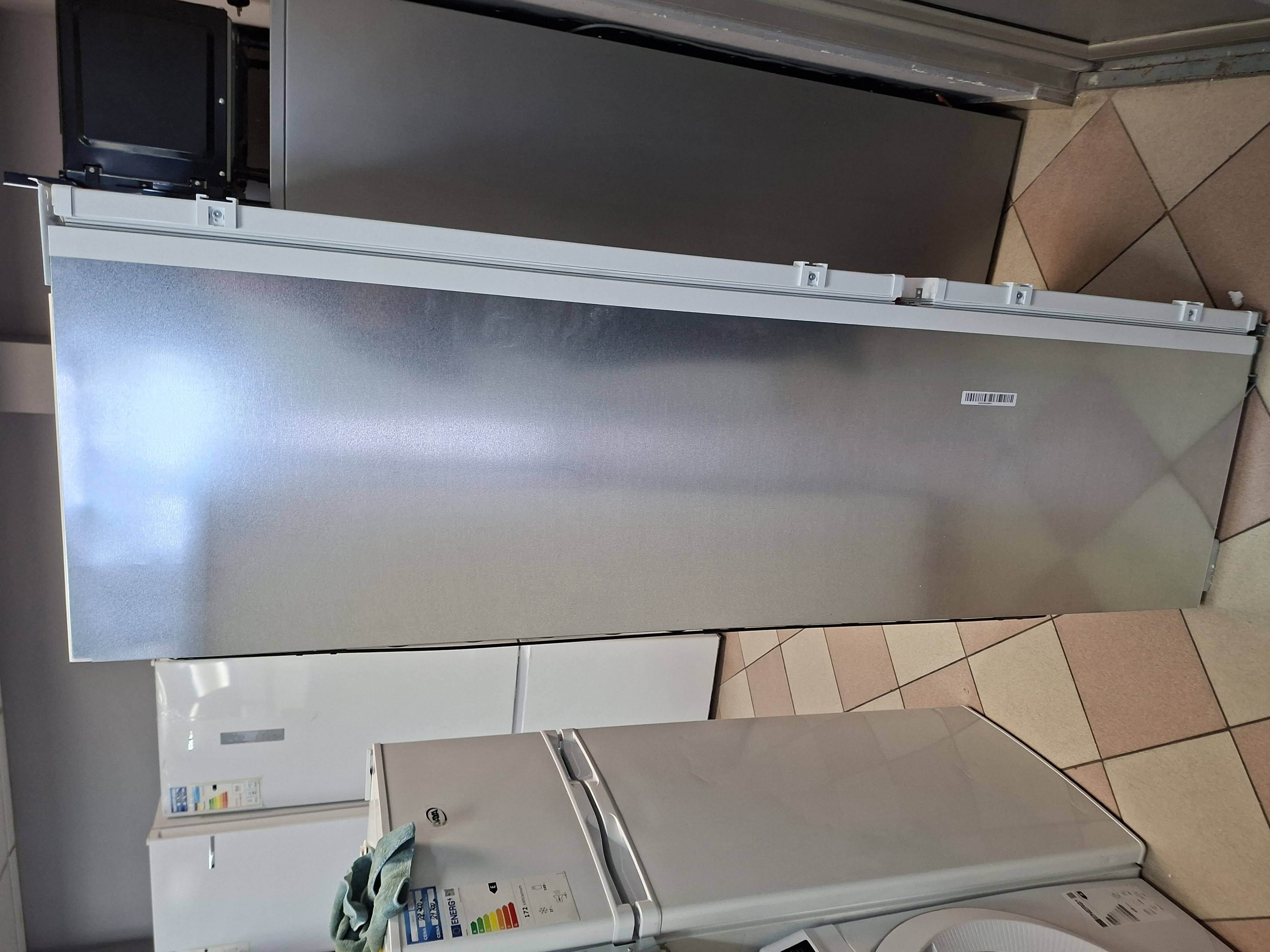 Ugradni Frižider Electrolux LNS5LE18S  , 177 cm.