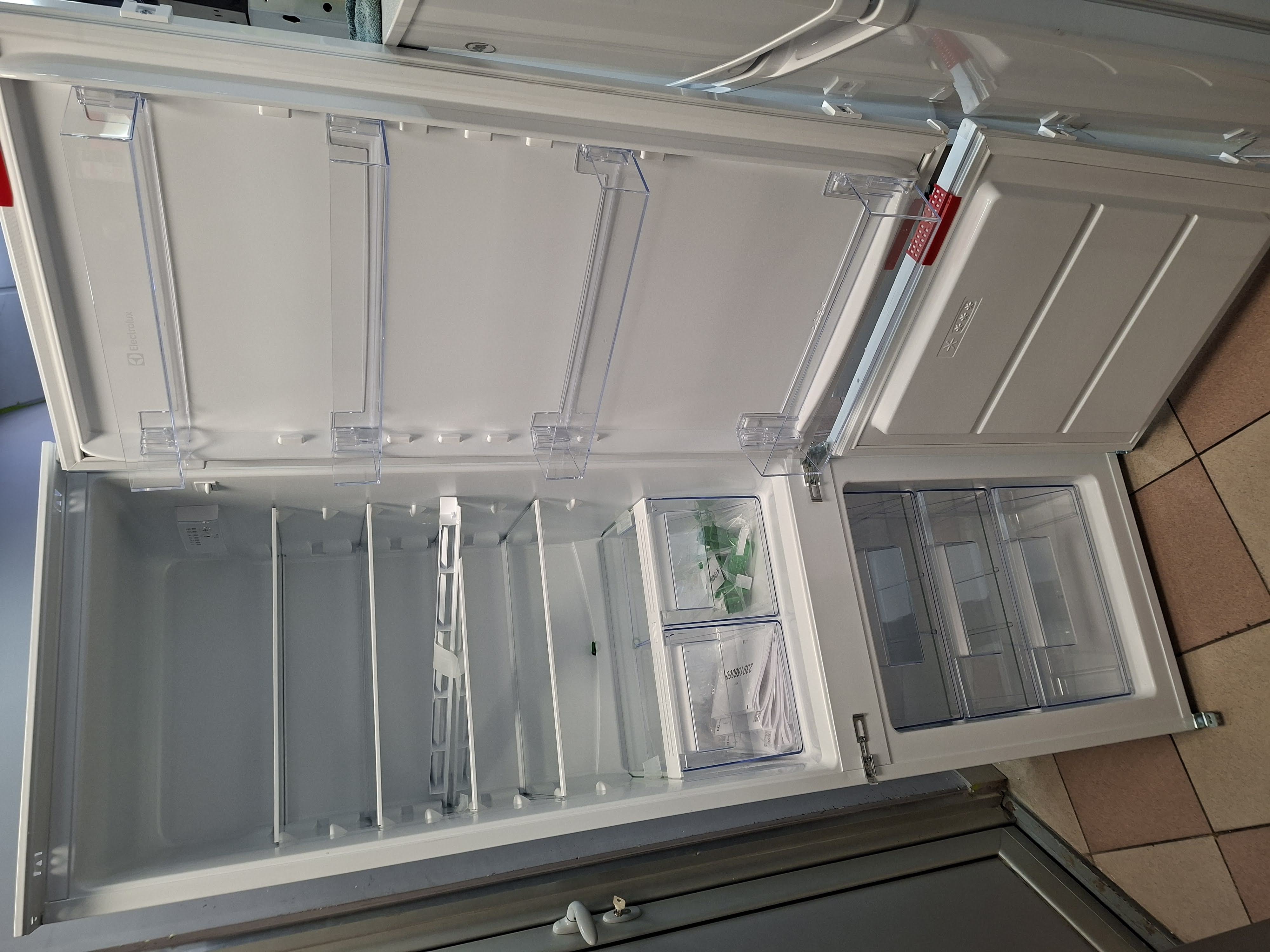 Ugradni Frižider Electrolux LNS5LE18S  , 177 cm.