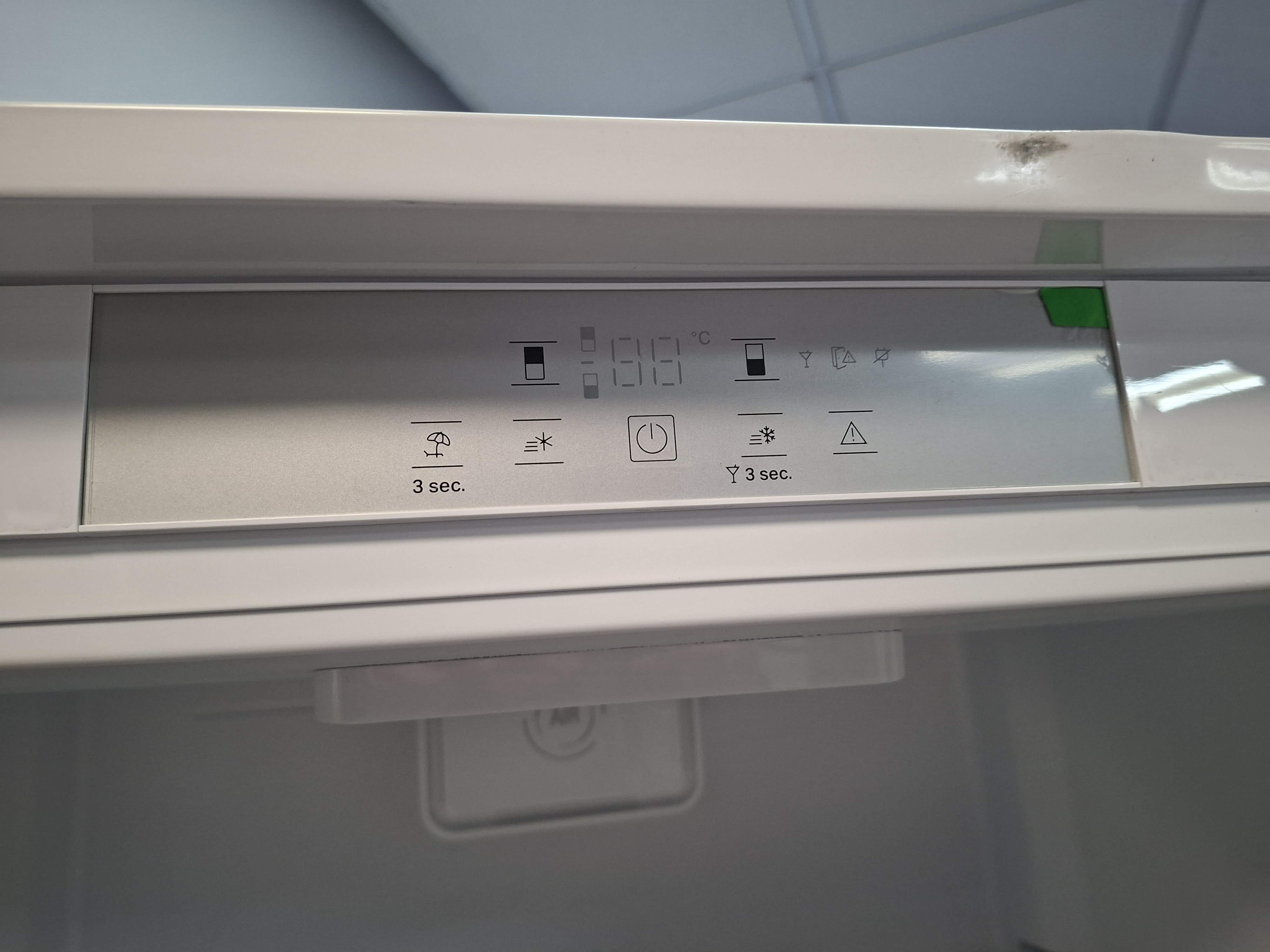 Ugradni Frižider Hotpoint Ariston BCB 4020 E , 69cm.
