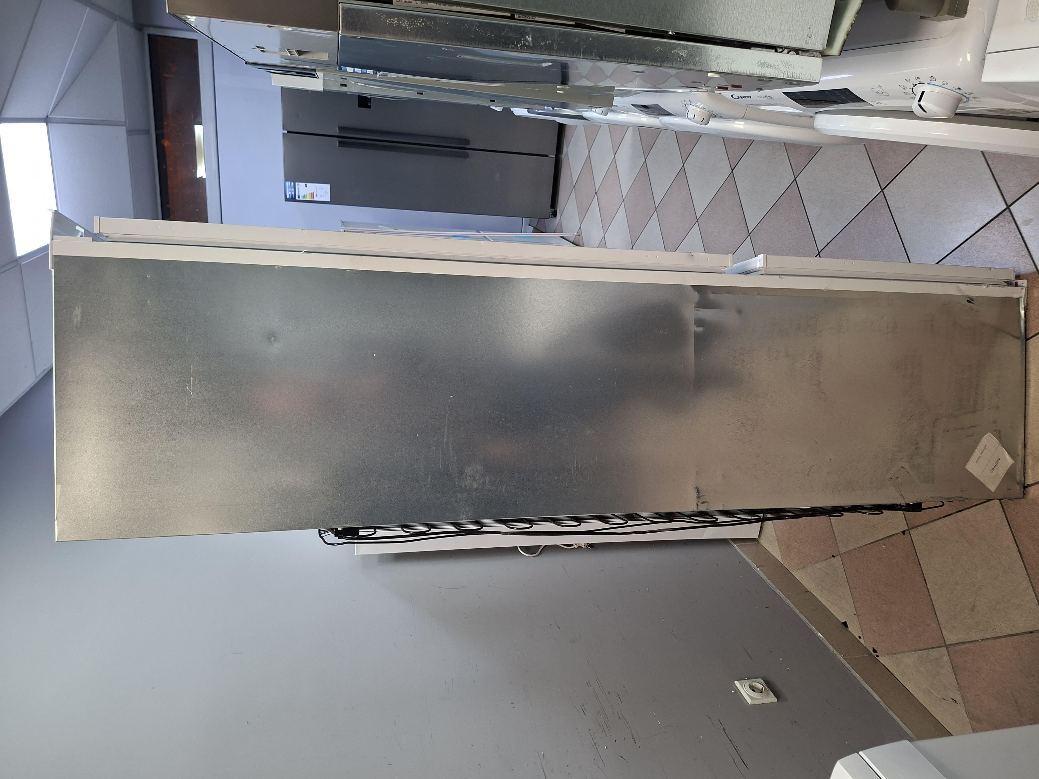 Ugradni Frižider Hotpoint Ariston BCB 4020 E , 69cm.