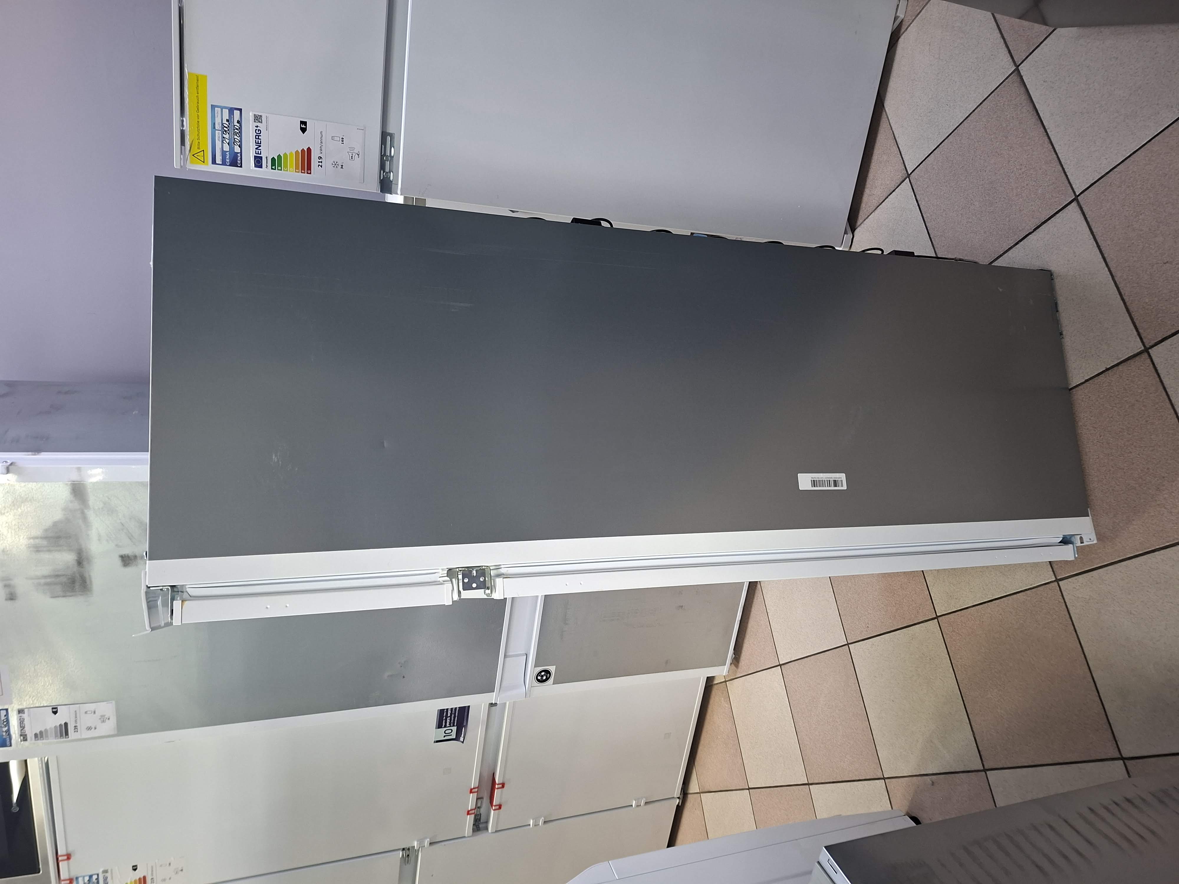 Ugradni Frižider Hotpoint Ariston BDFS 2422 , 144 cm.