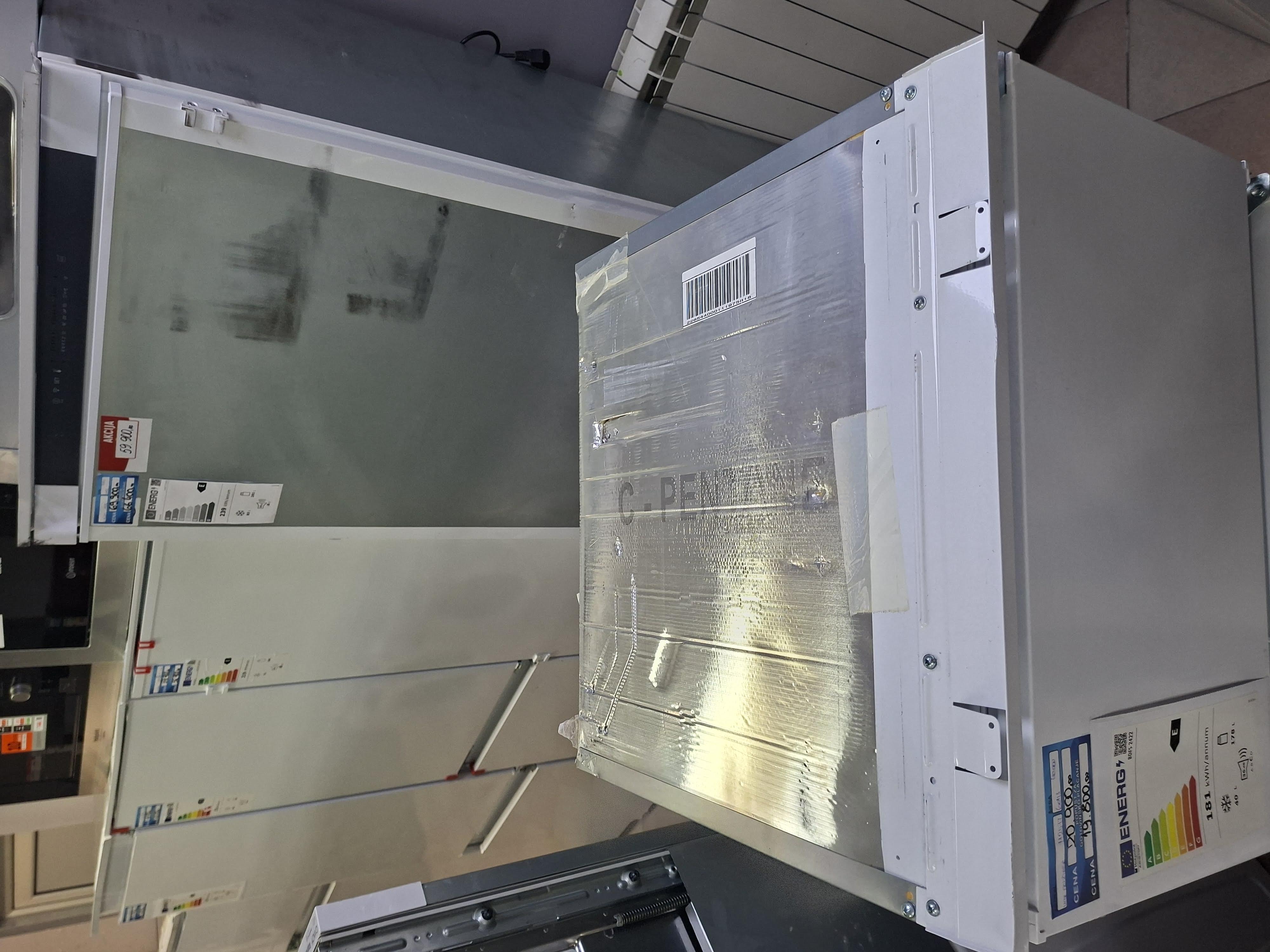 Ugradni Frižider Hotpoint Ariston BDFS 2422 , 144 cm.