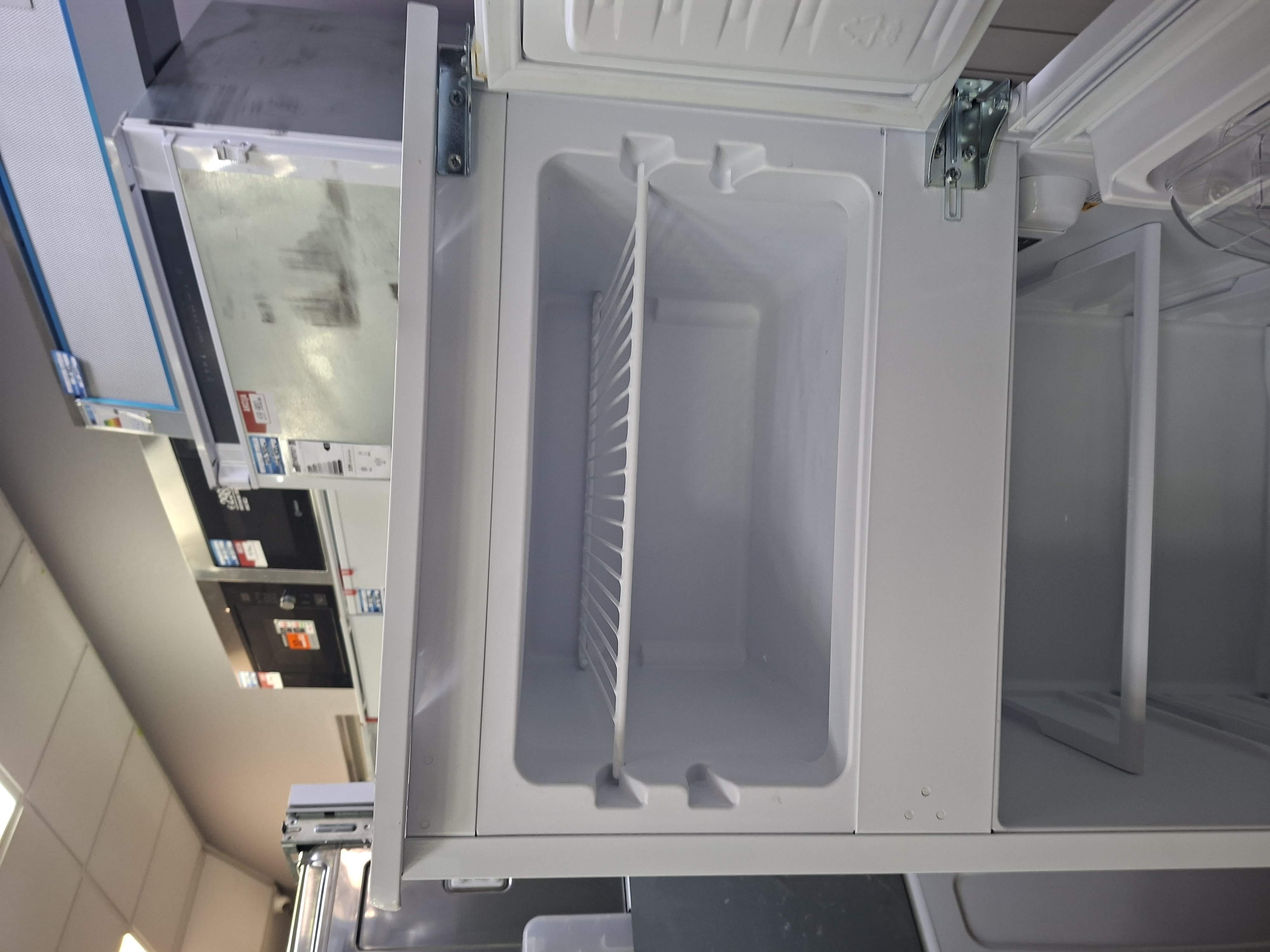 Ugradni Frižider Hotpoint Ariston BDFS 2422 , 144 cm.