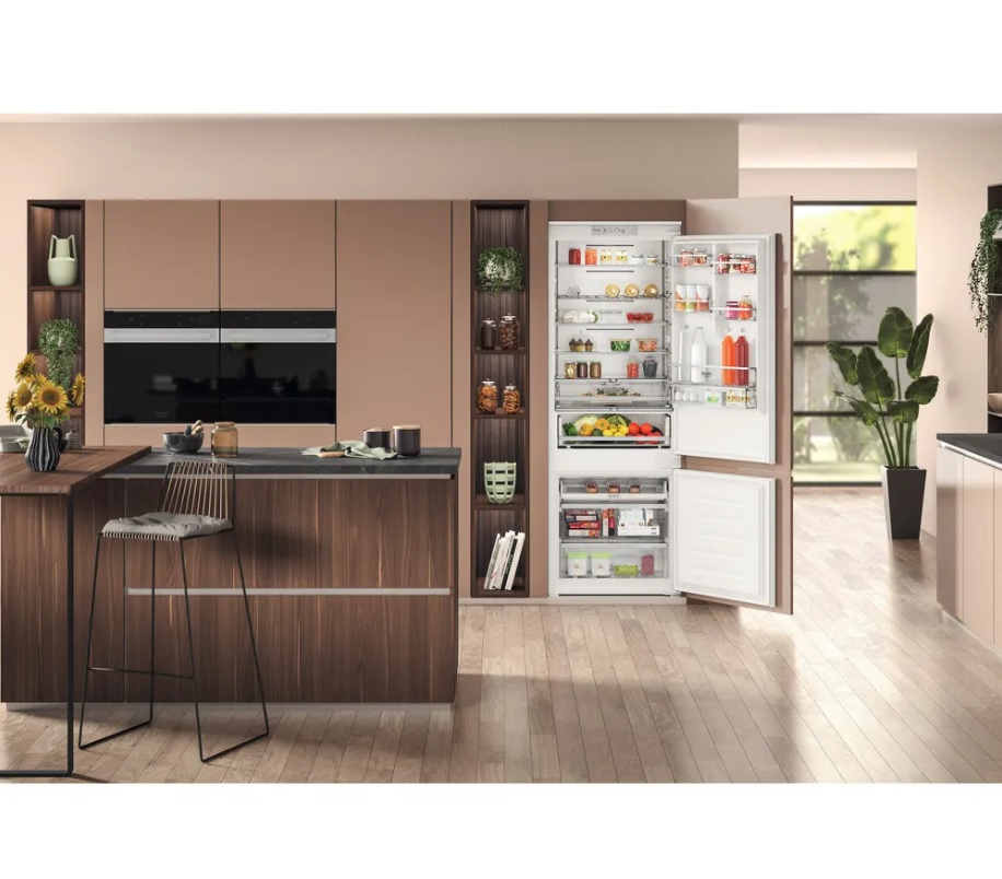 Ugradni frižider Hotpoint Ariston HA SP70 T132 , 194x69 cm.