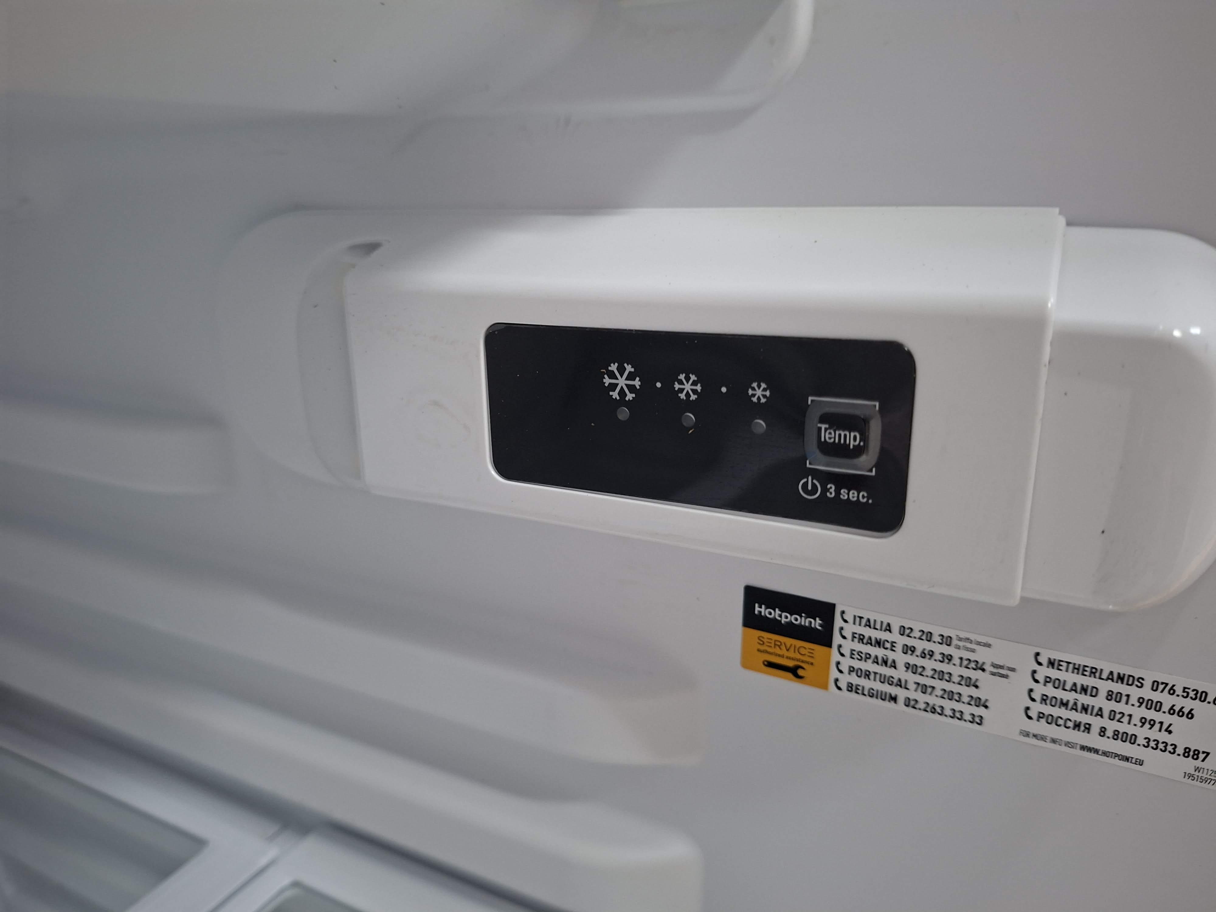 Ugradni Frižider Hotpoint Ariston HABUF011, 82cm