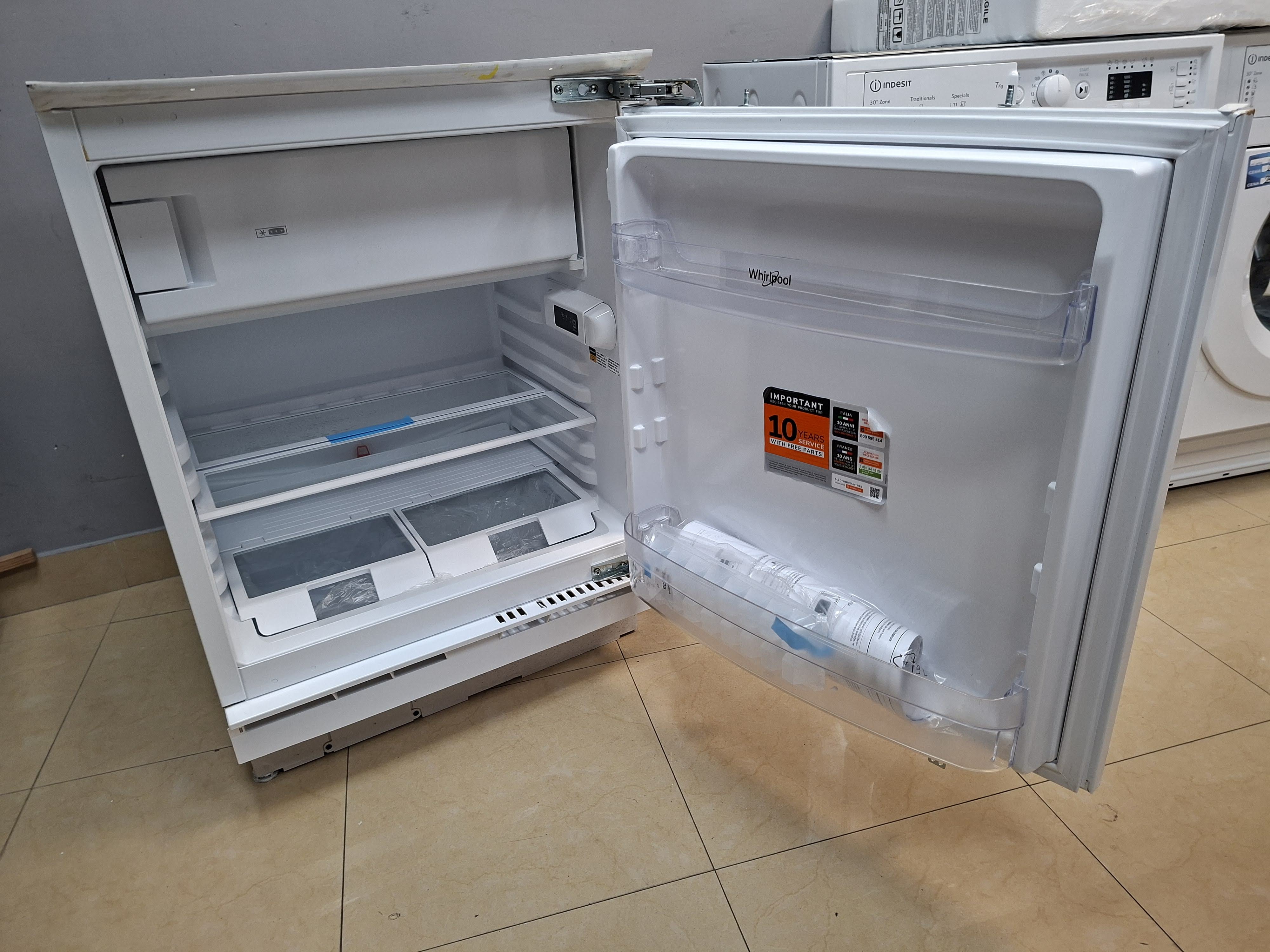 Ugradni Frižider Hotpoint Ariston HABUF011, 82cm
