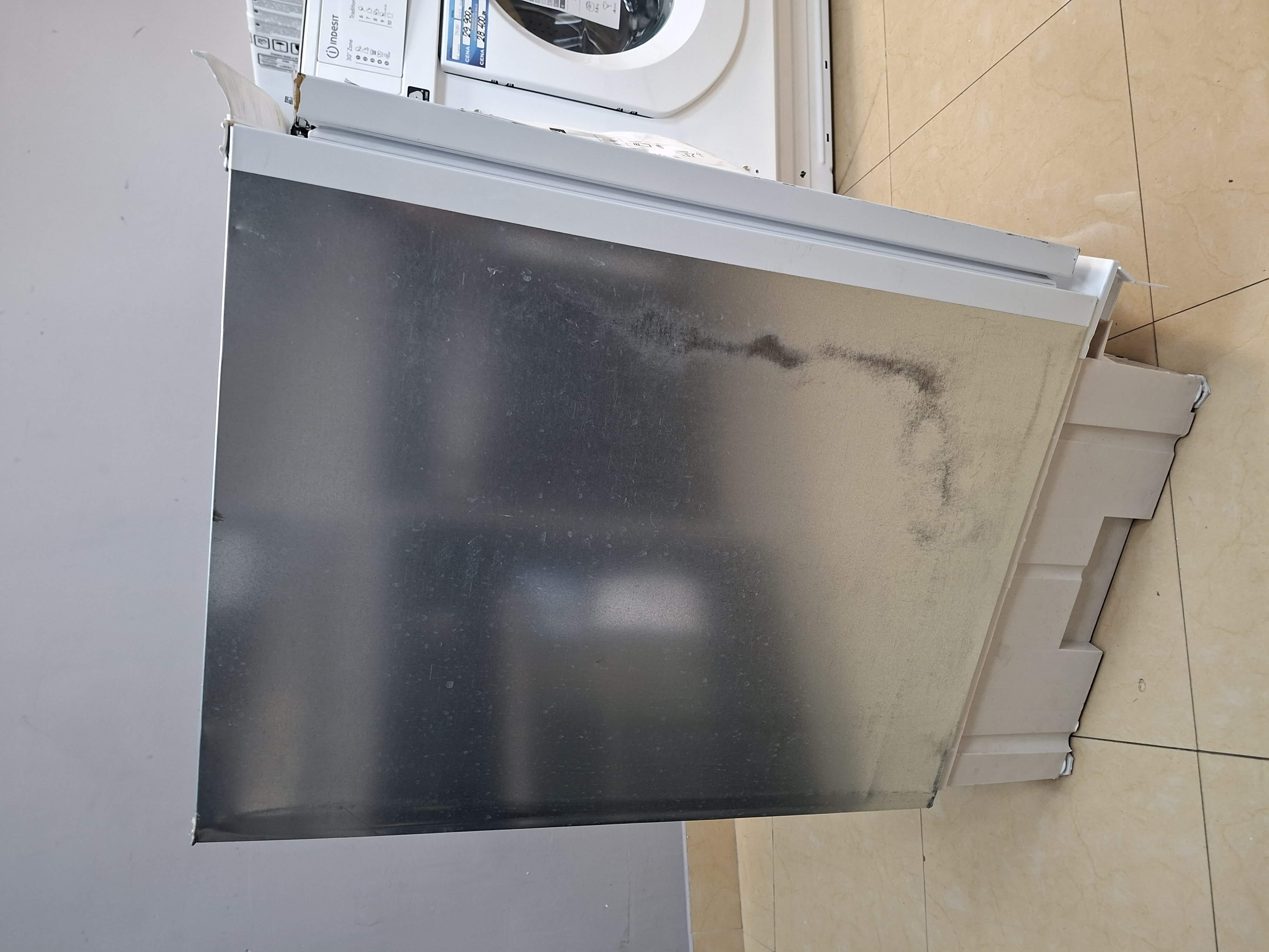 Ugradni Frižider Hotpoint Ariston HABUF011, 82cm