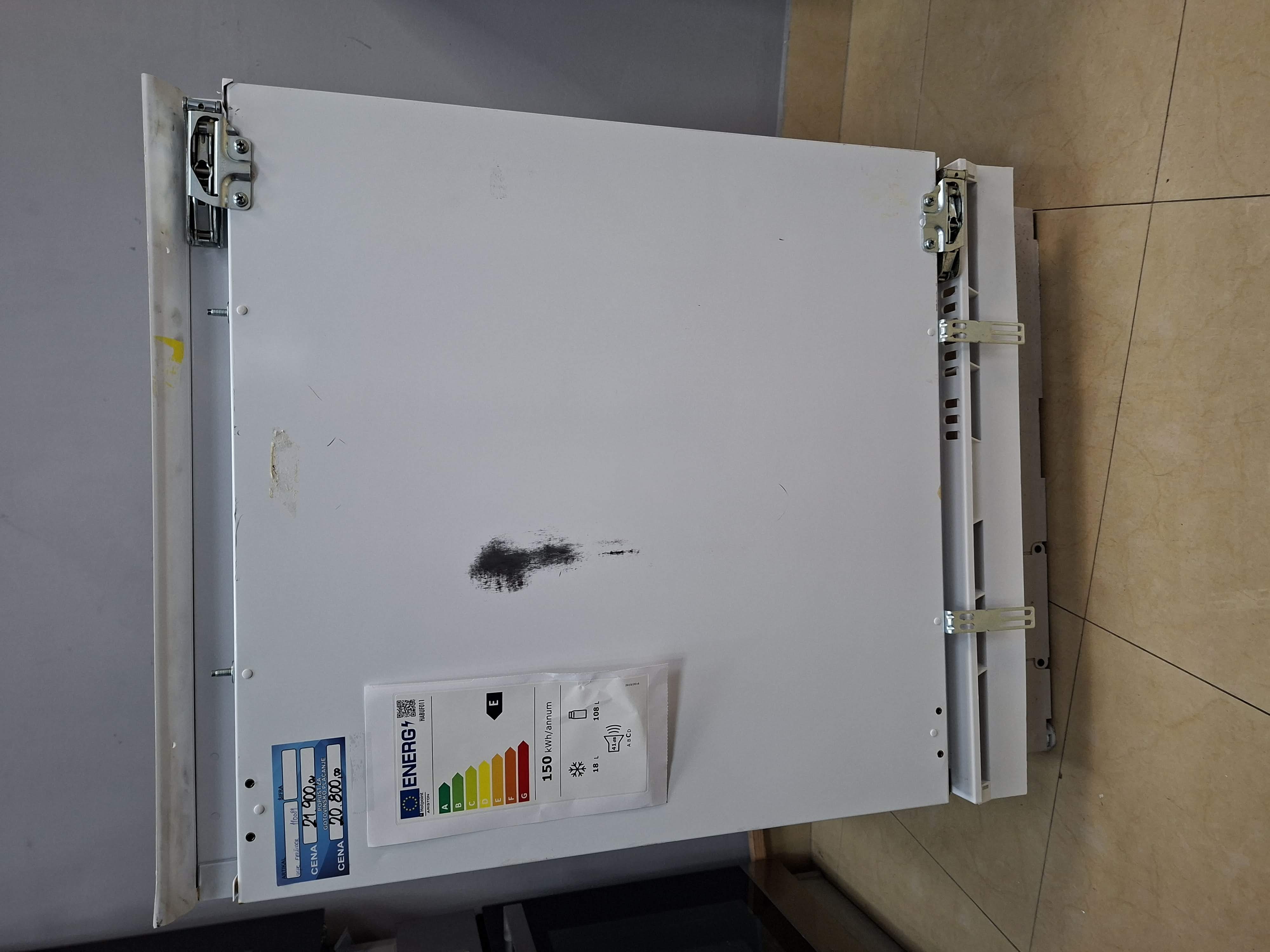 Ugradni Frižider Hotpoint Ariston HABUF011, 82cm