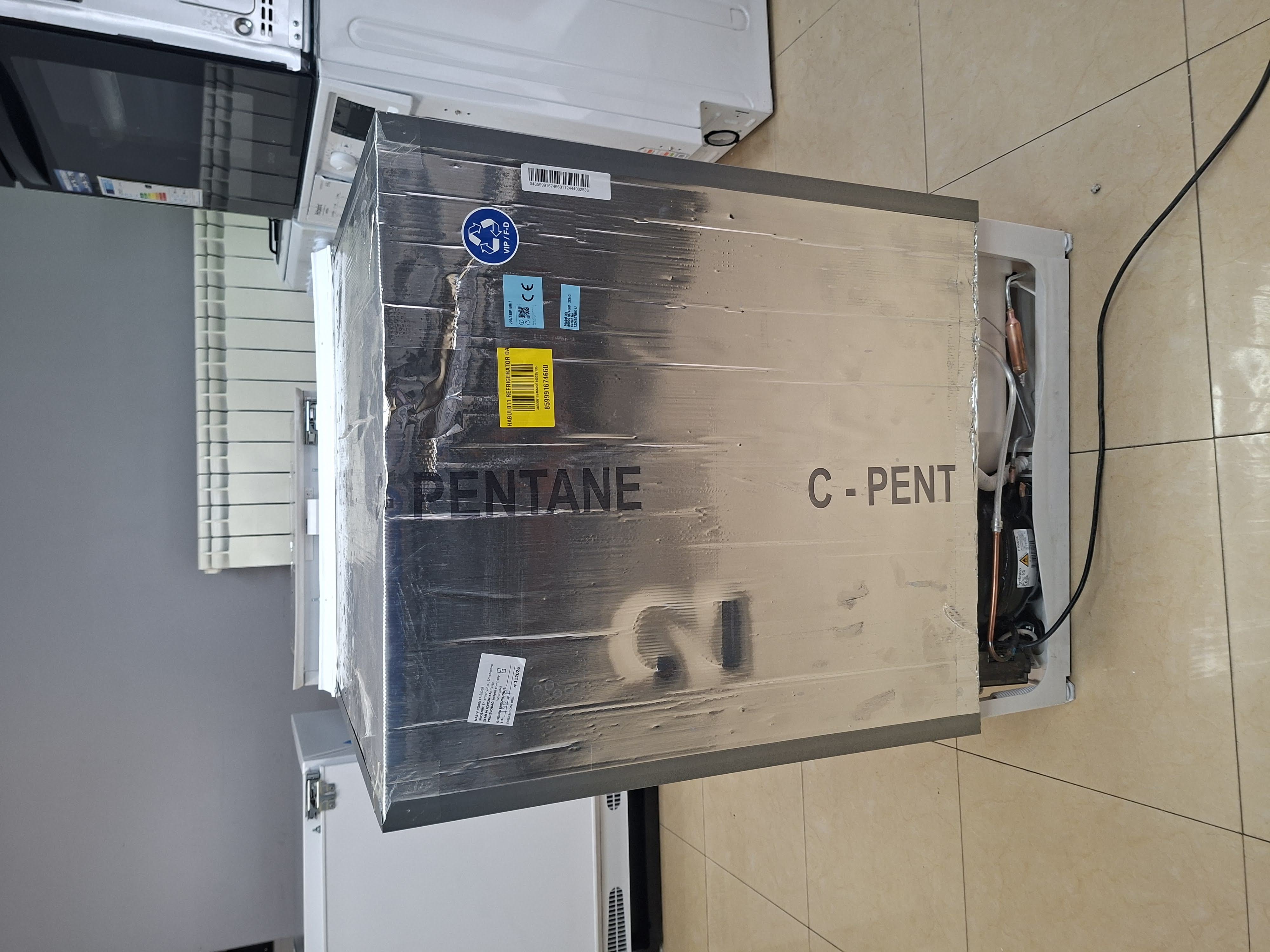Ugradni Frižider Hotpoint Ariston HABUL011, 82cm