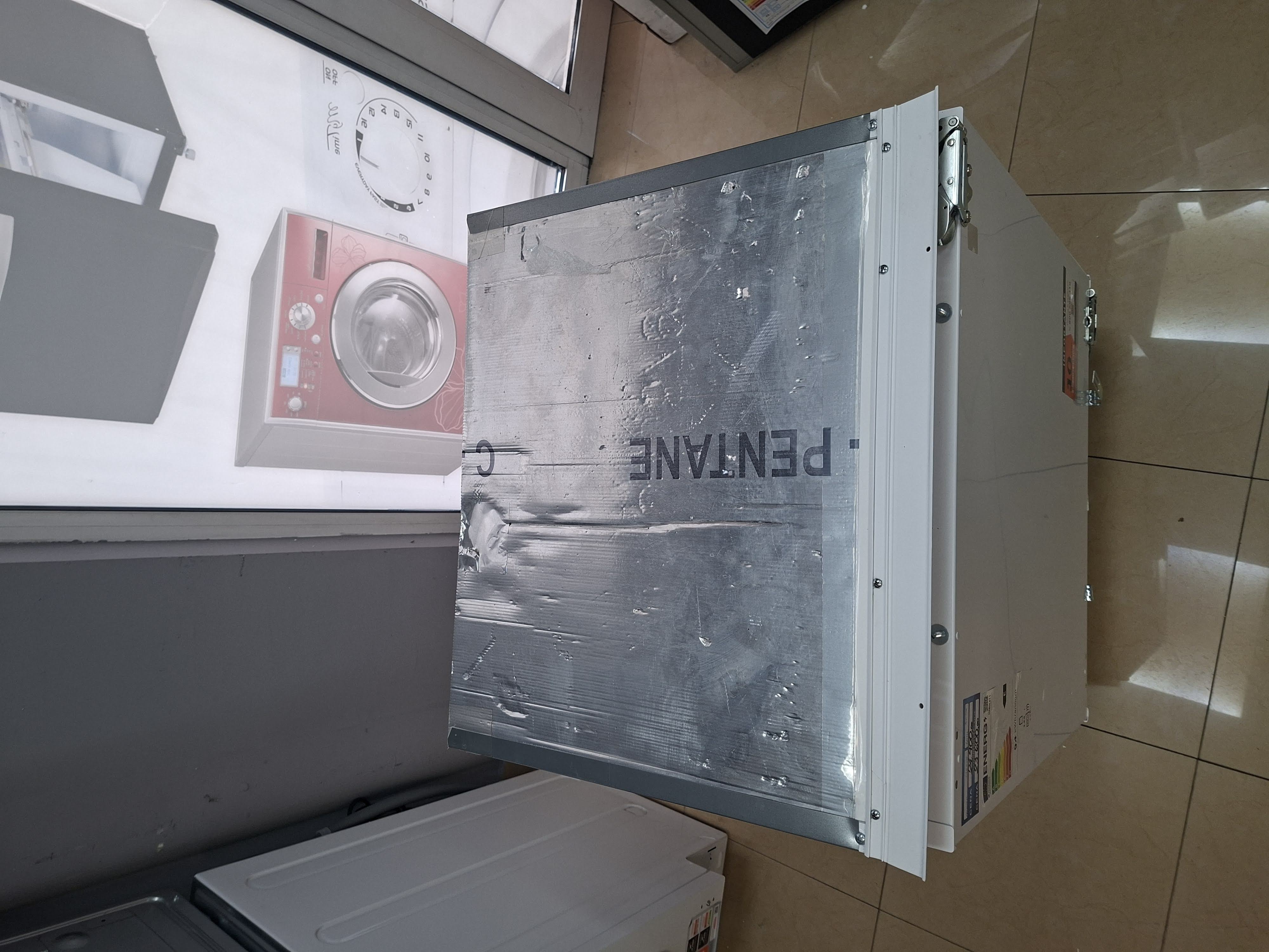 Ugradni Frižider Hotpoint Ariston HABUL011, 82cm