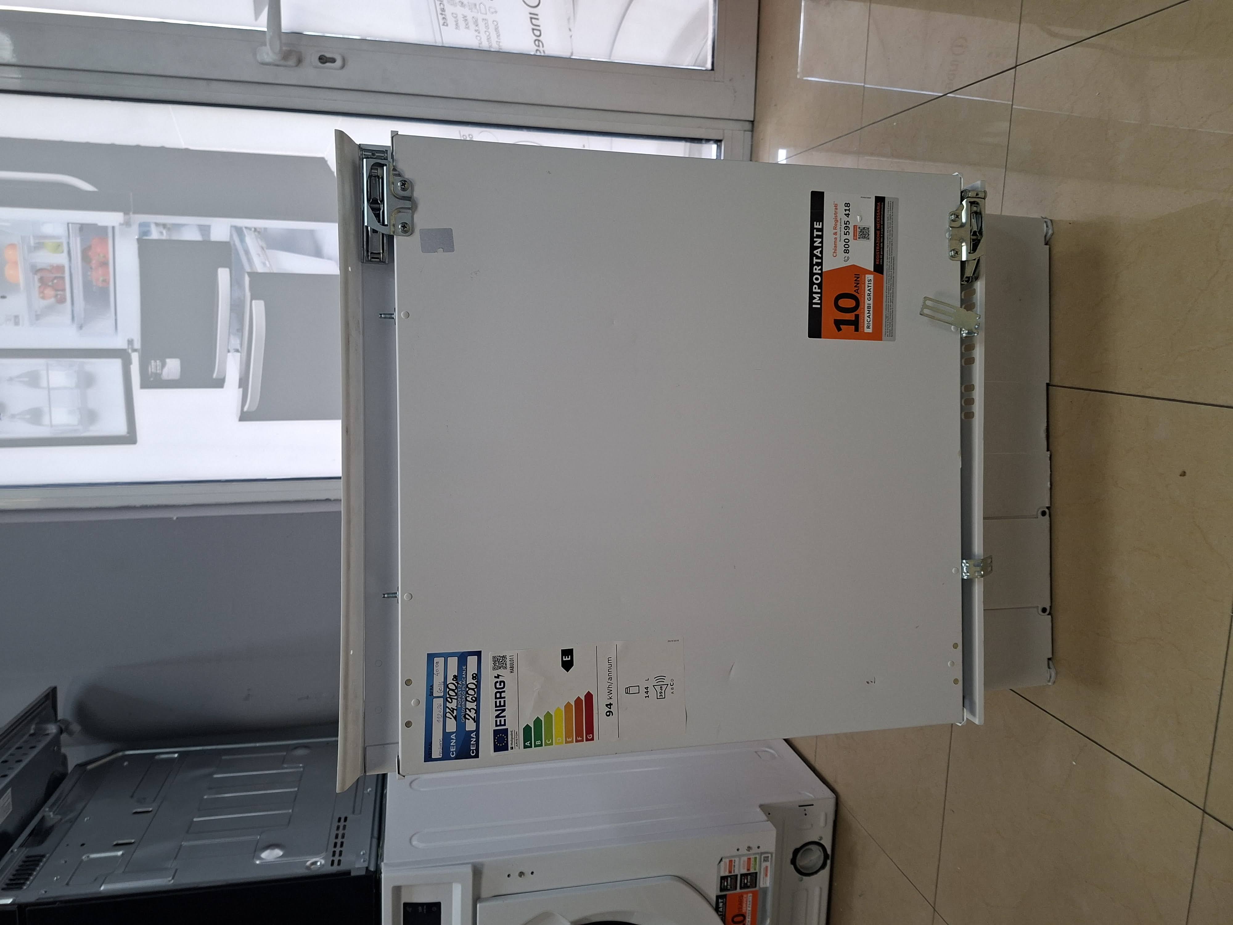 Ugradni Frižider Hotpoint Ariston HABUL011, 82cm