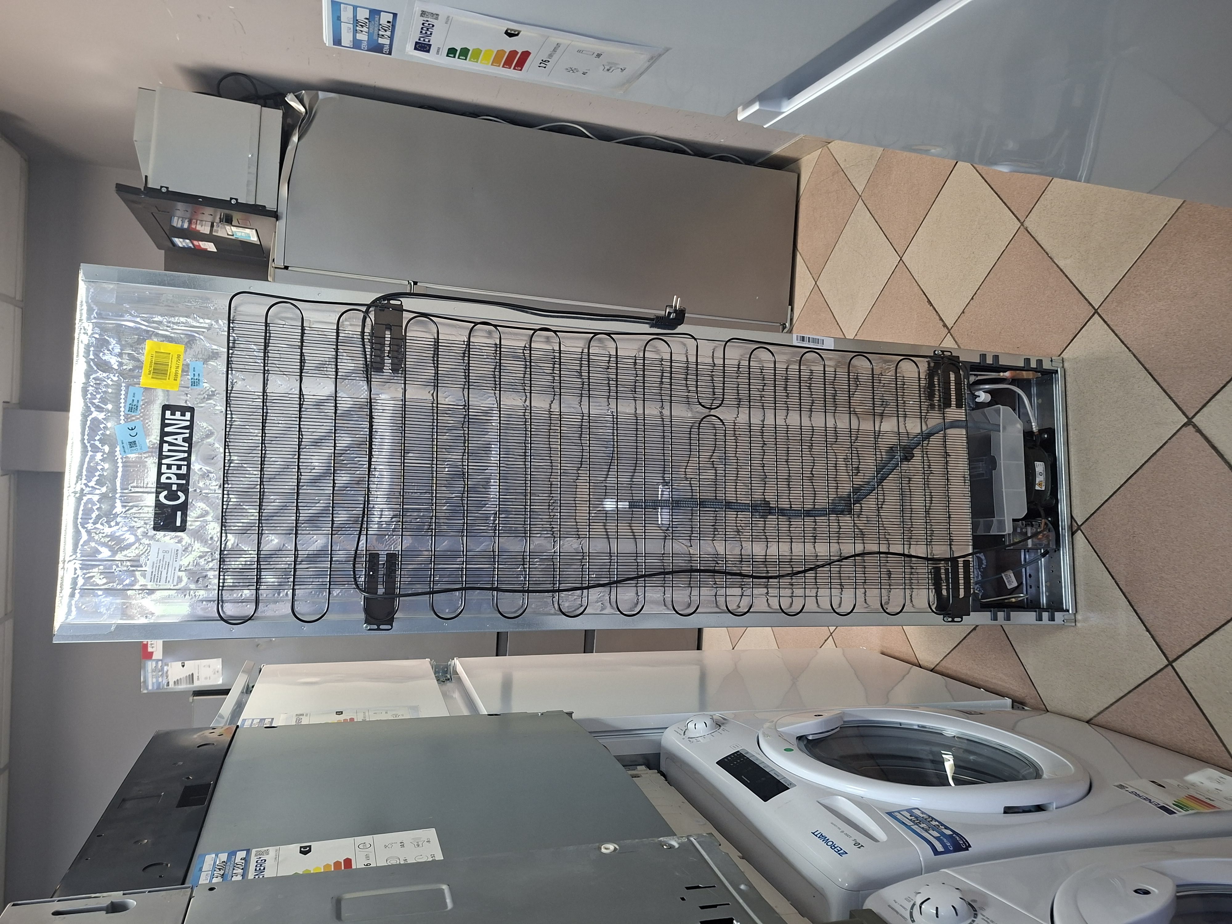 Ugradni Frižider Hotpoint Ariston HAC18D041A1 , 177 cm.