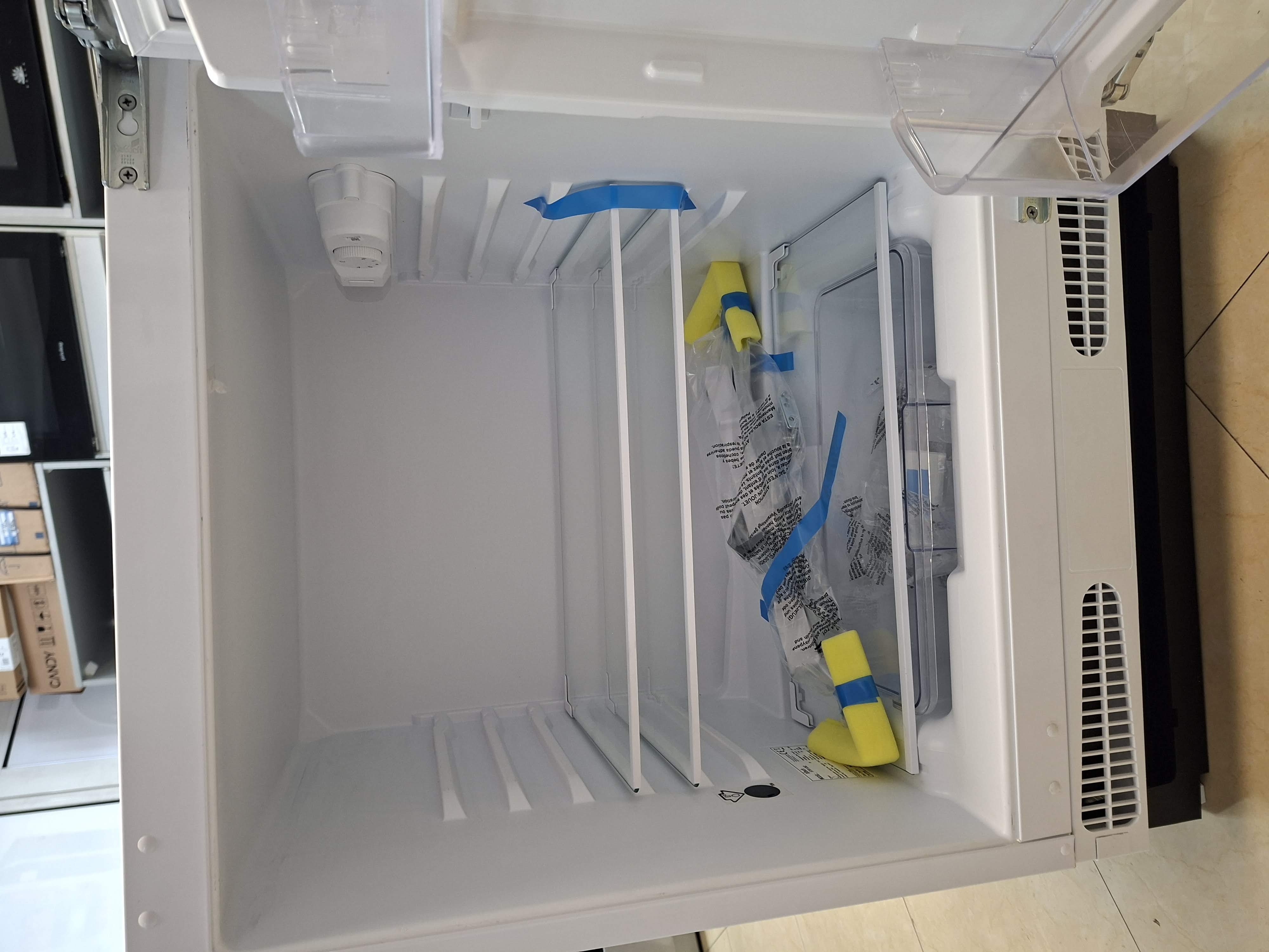 Ugradni frižider Htech HTR11352, 82cm, podpultni