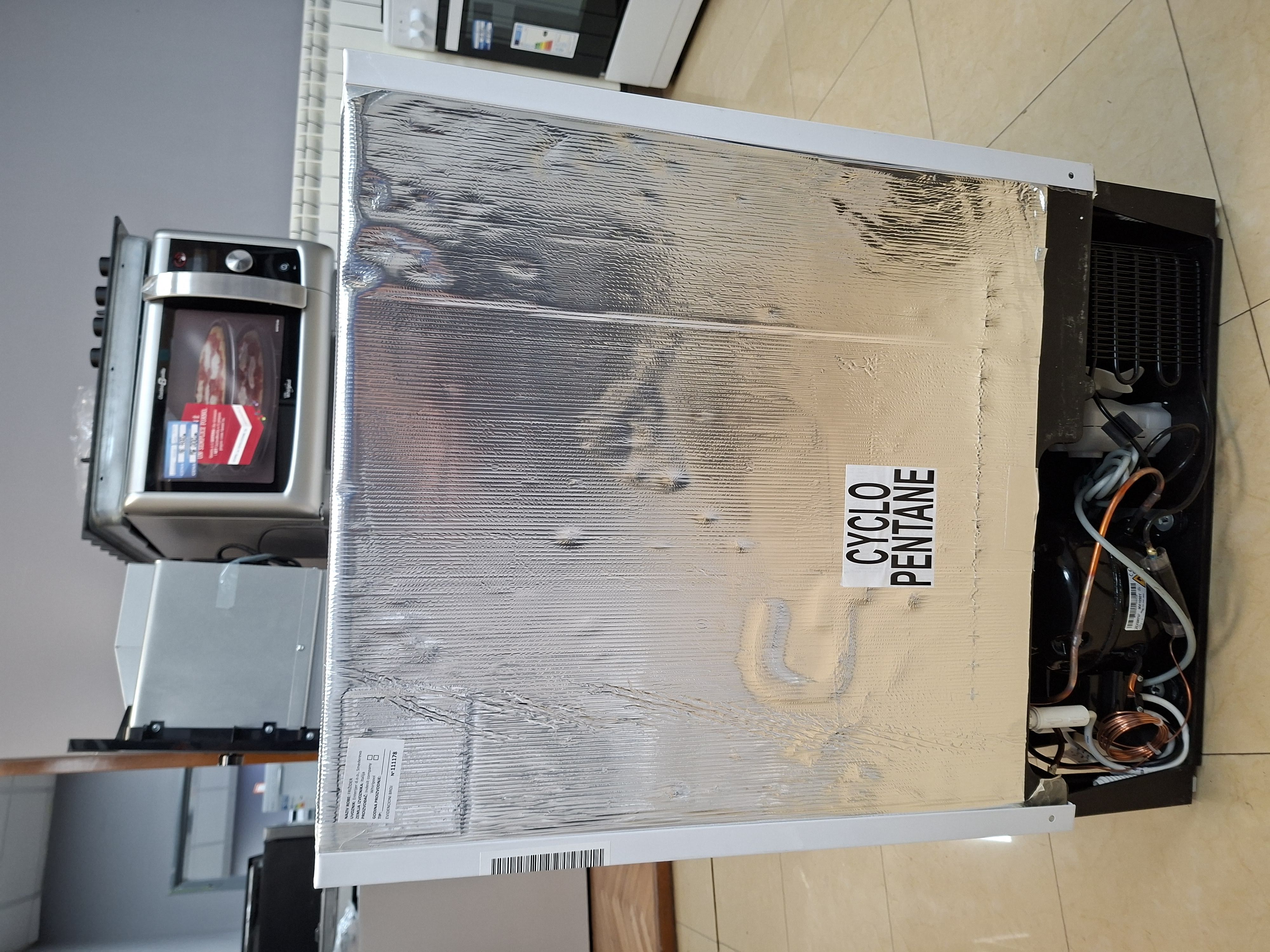 Ugradni frižider Htech HTR11352, 82cm, podpultni