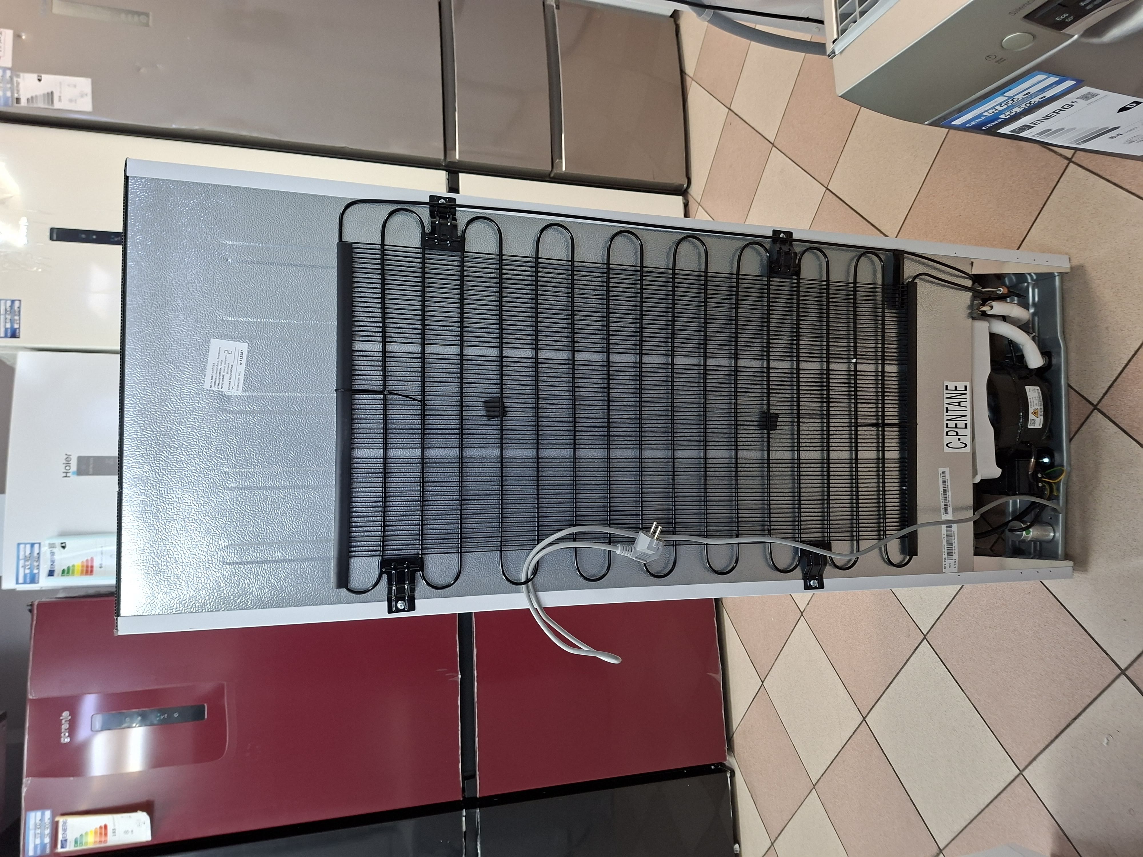 Ugradni frižider Indesit  I ND 2040 E, 145cm.