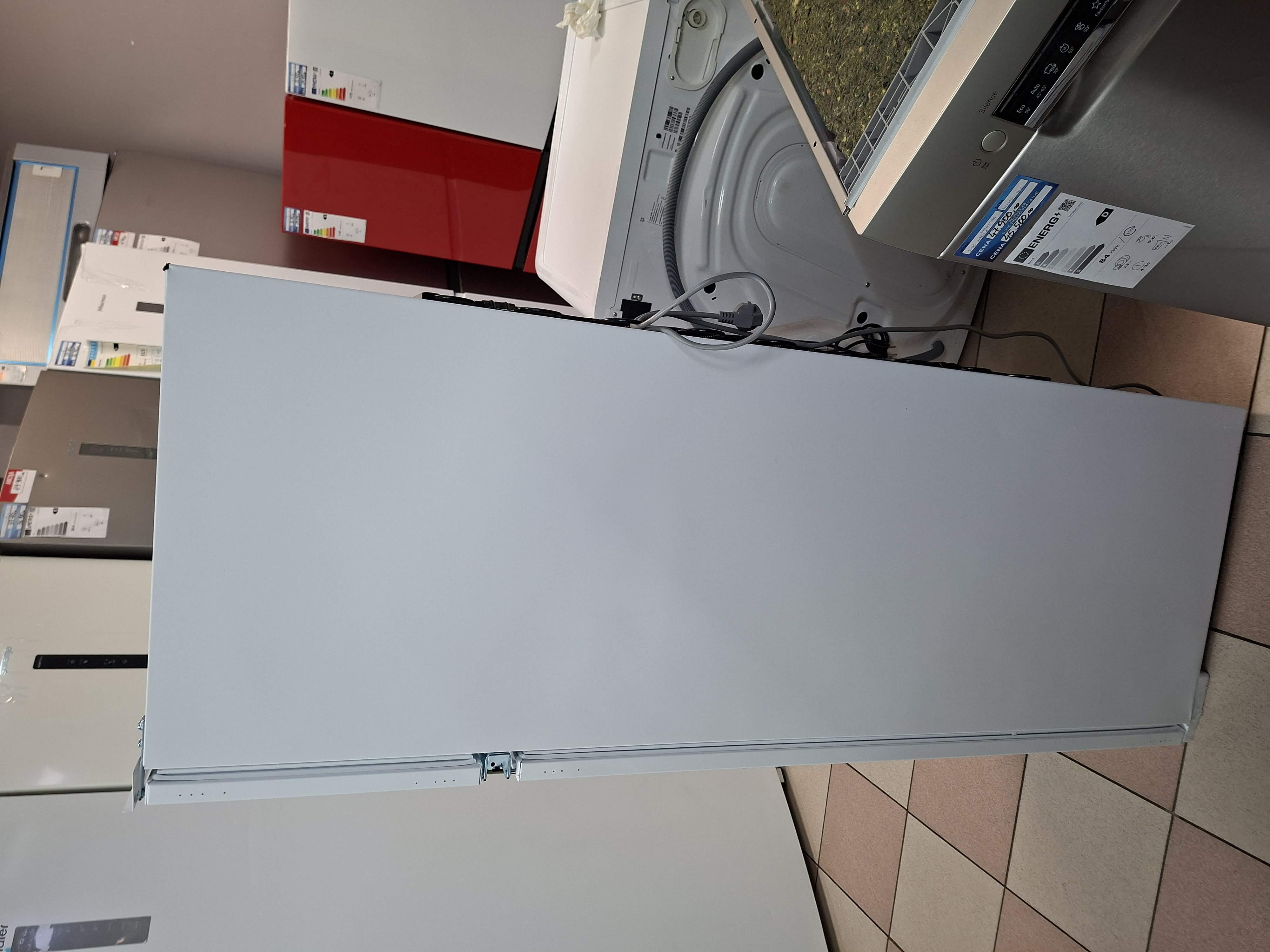 Ugradni frižider Indesit  I ND 2040 E, 145cm.