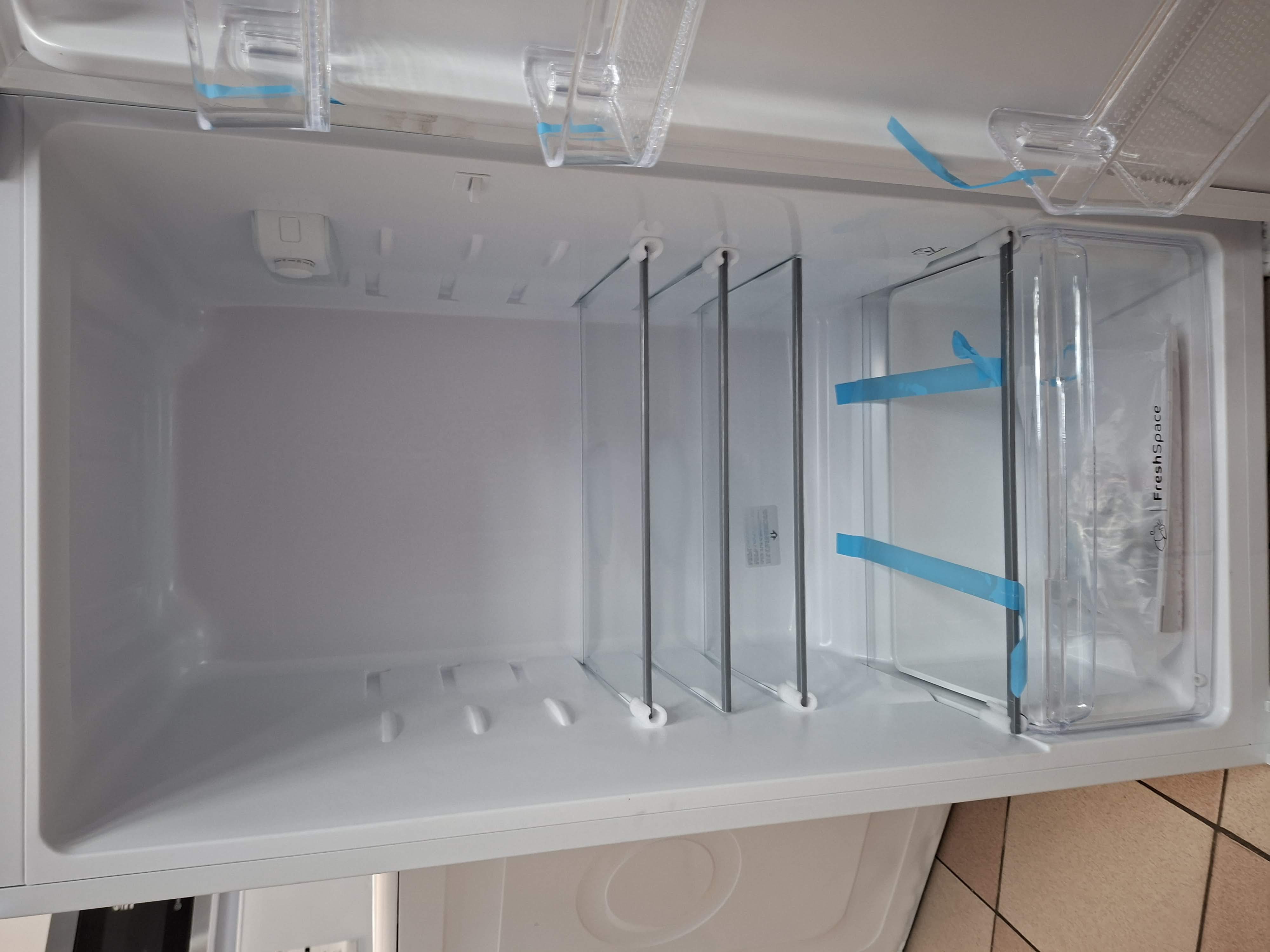 Ugradni frižider Indesit  I ND 2040 E, 145cm.
