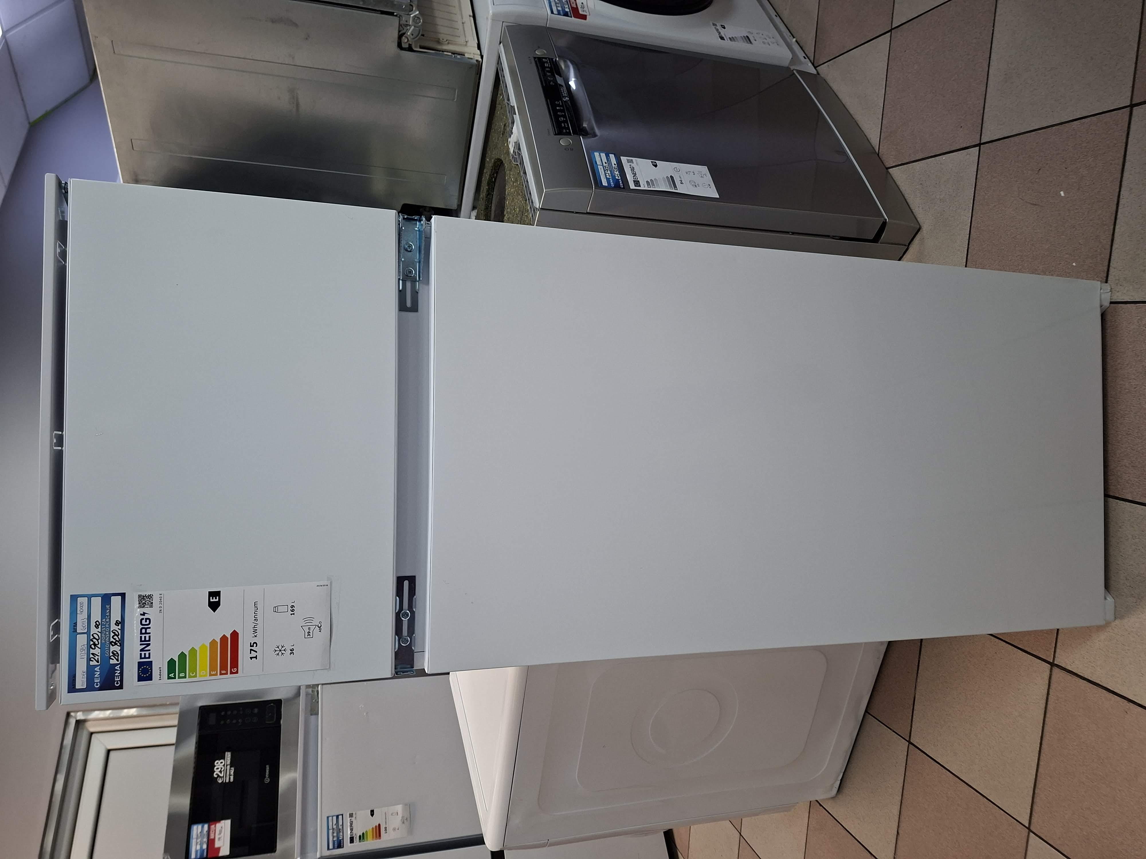 Ugradni frižider Indesit  I ND 2040 E, 145cm.