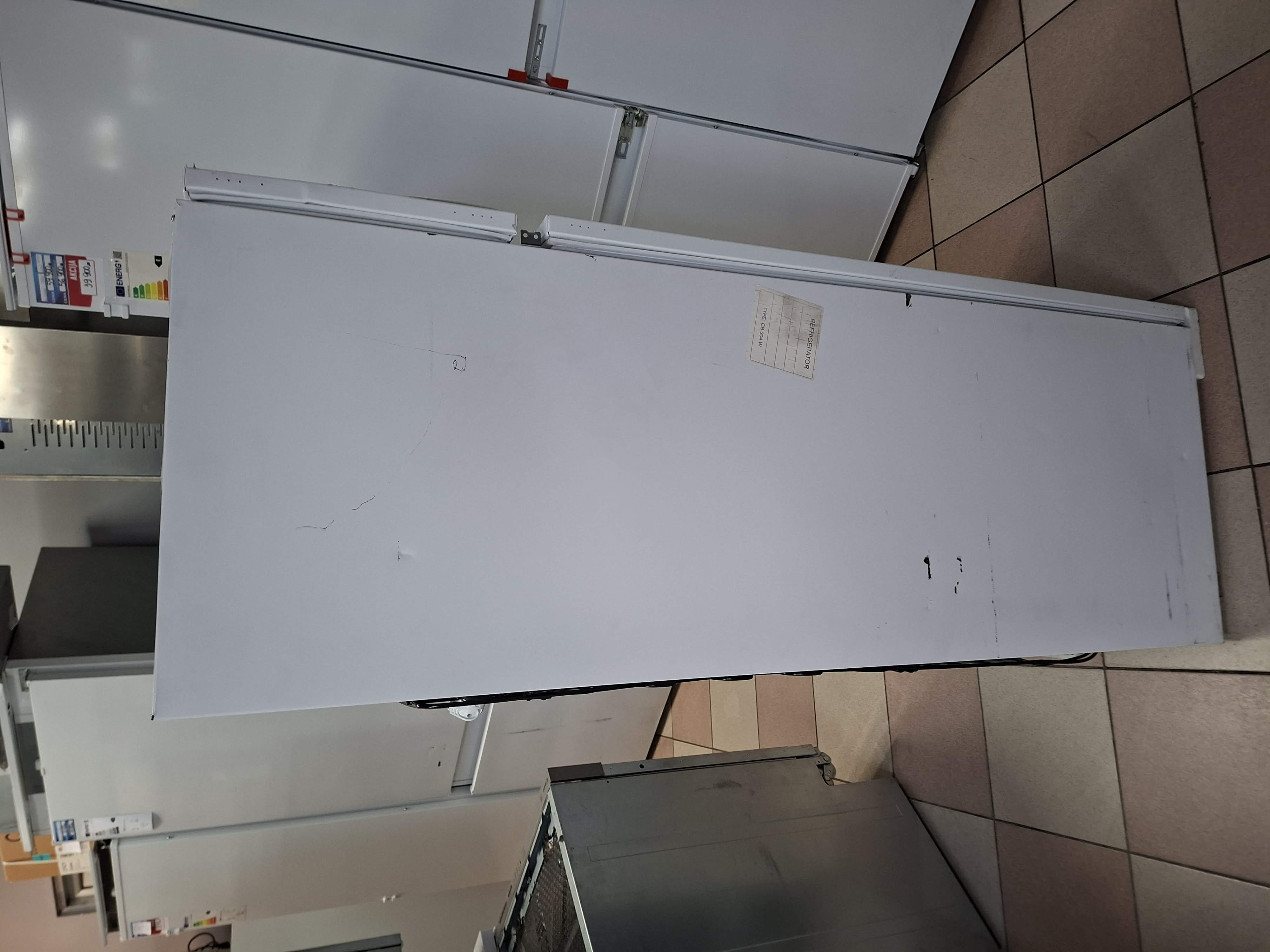 Ugradni frižider Indesit  IN D 2040 AA, 145cm.