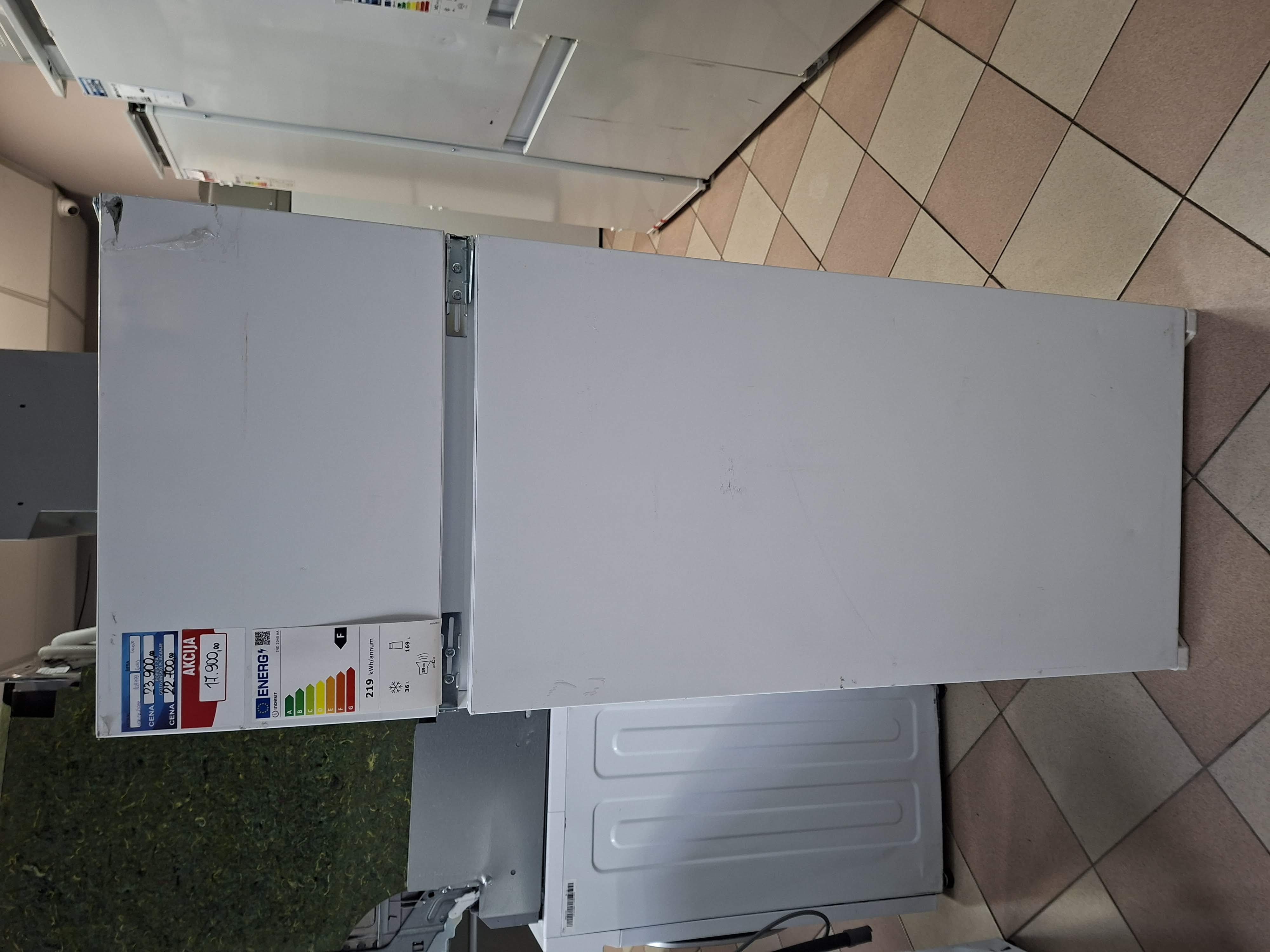 Ugradni frižider Indesit  IN D 2040 AA, 145cm.