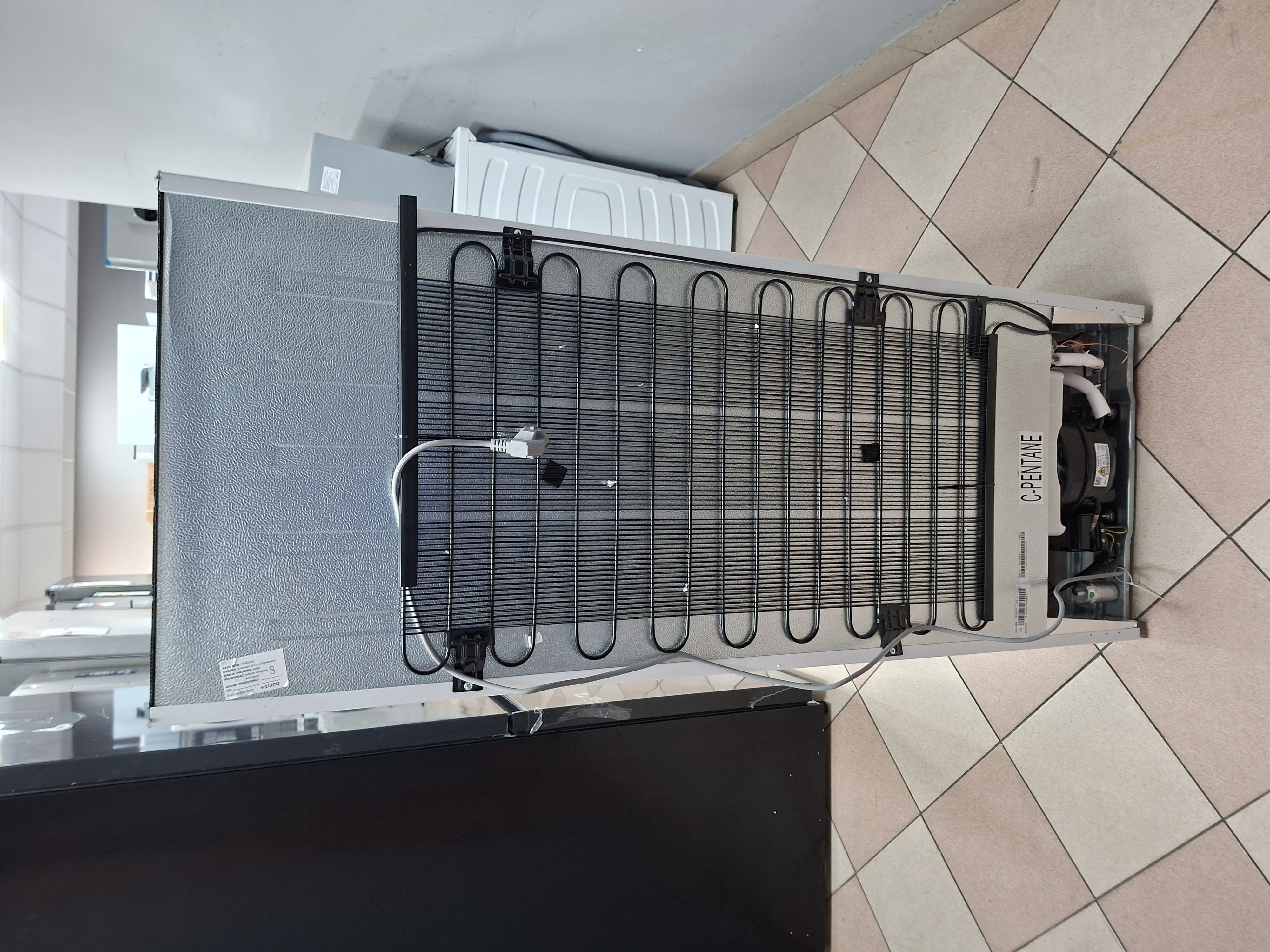 Ugradni frižider Indesit  IN D 2040 E, 145cm.