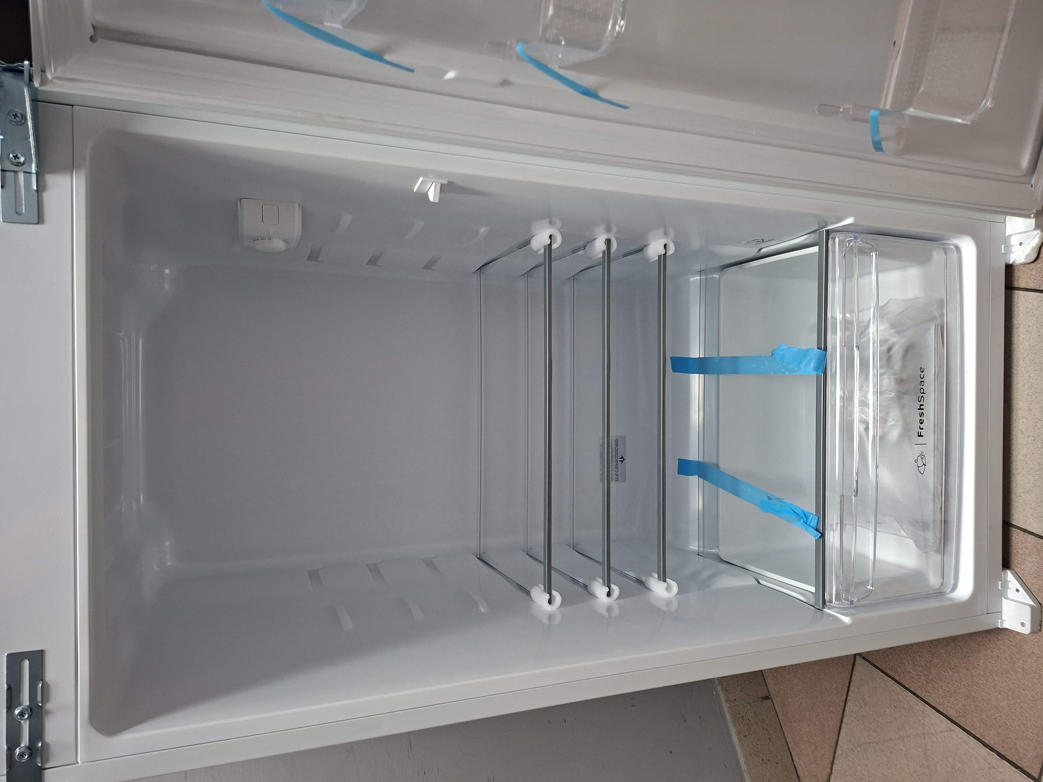 Ugradni frižider Indesit  IN D 2040 E, 145cm.